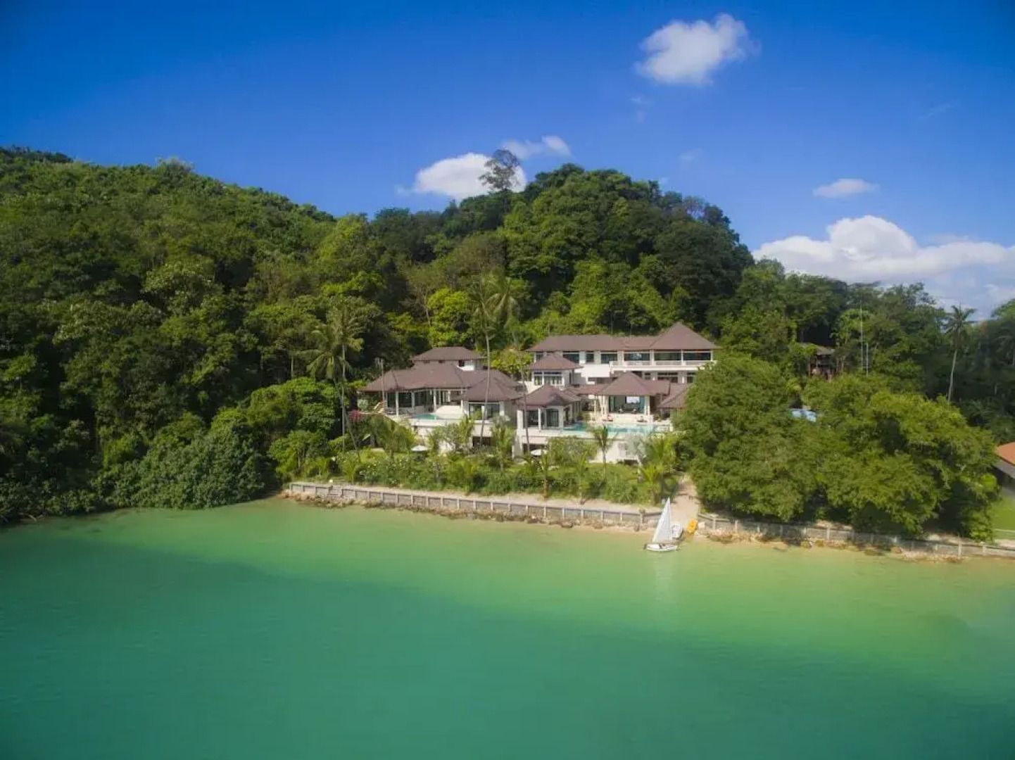 Beach Front Luxury Villa Hai Leng