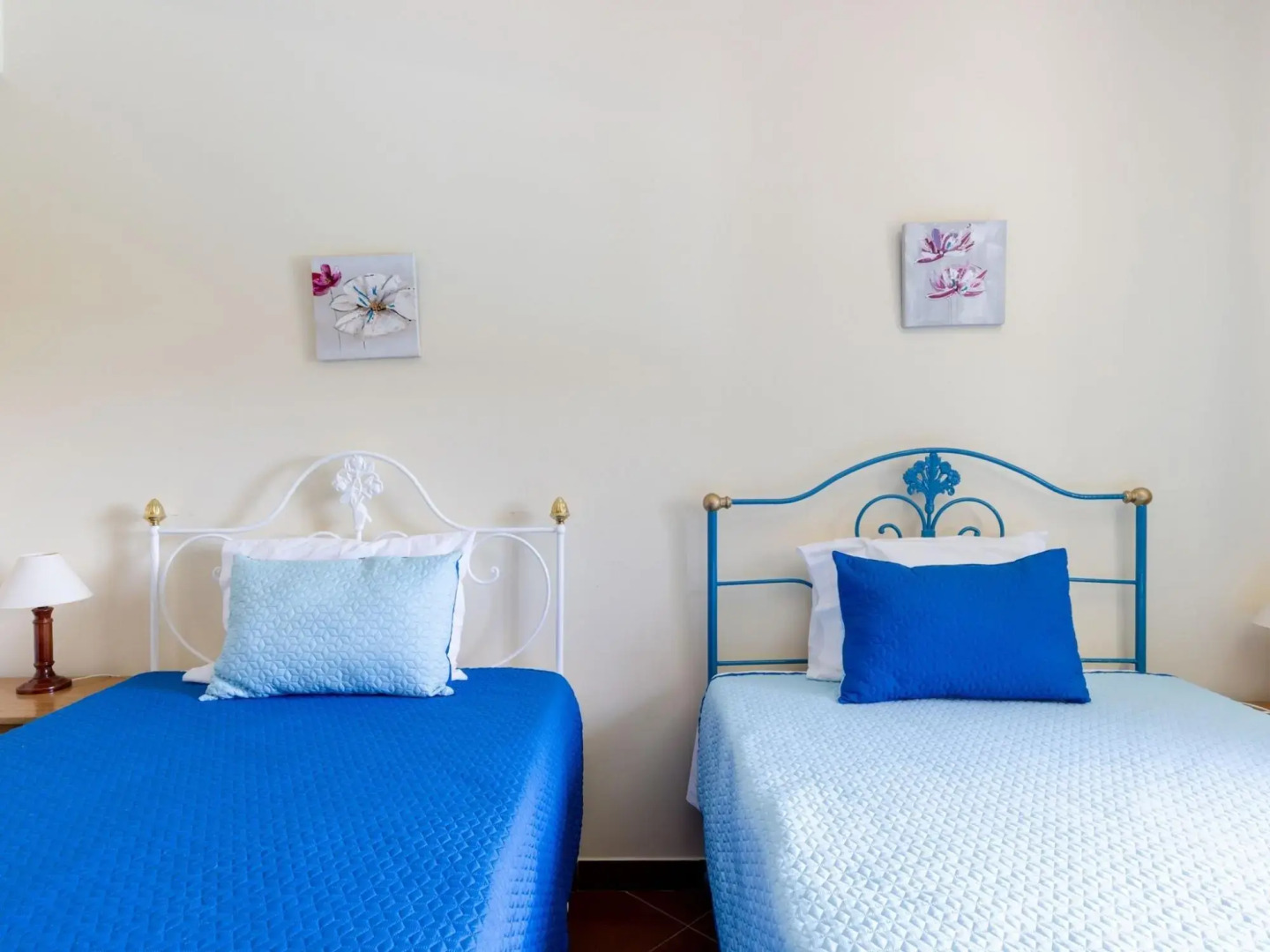 Carcavelos Villa With Pool