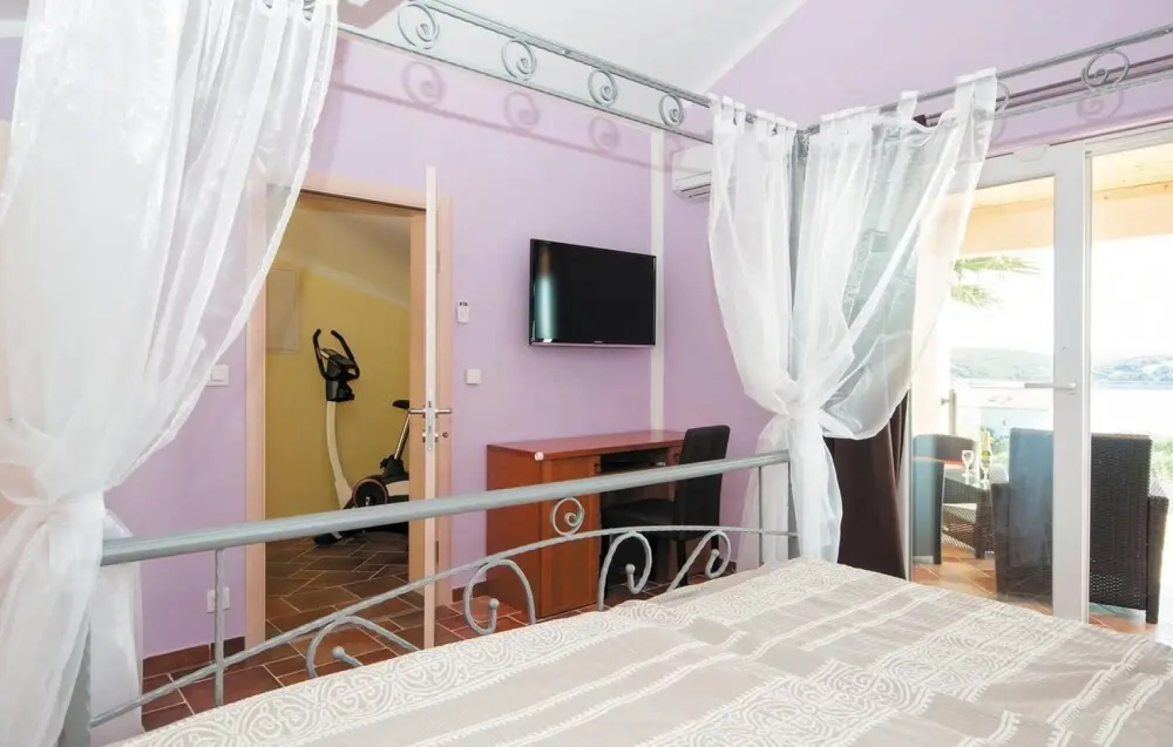 Beautiful Home in Supetarska Draga With Sauna, Wifi and 4 Bedrooms