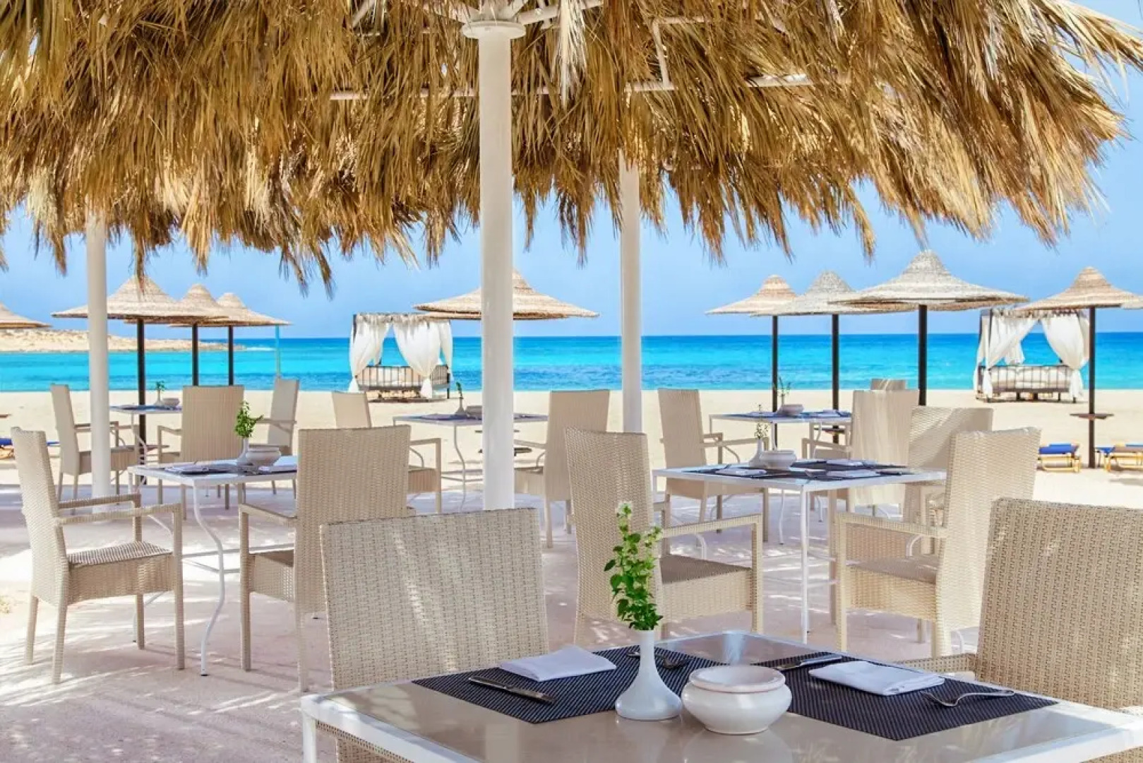 Almazino, Almaza Bay