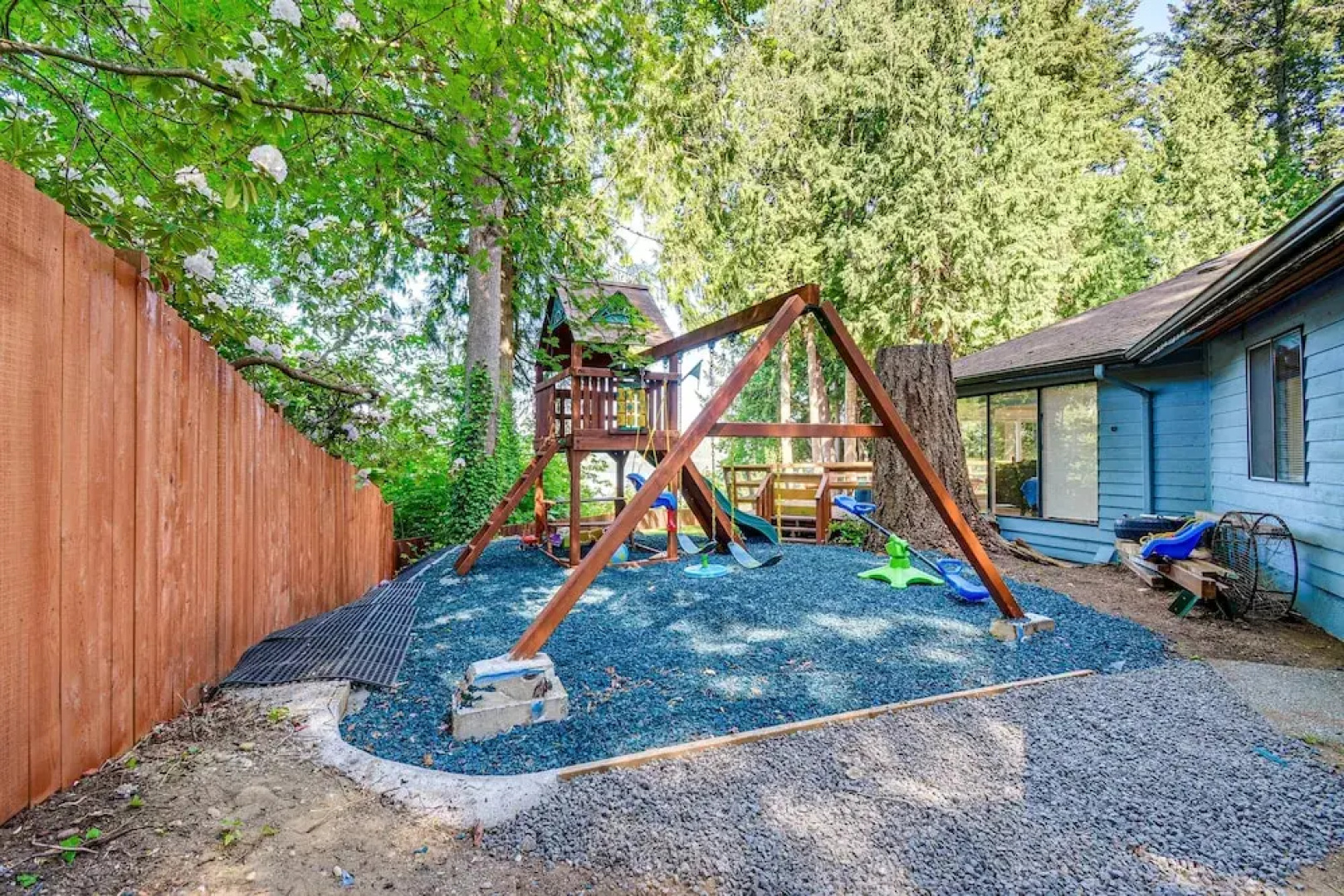 Charming Poulsbo Retreat: Hood Canal Views!