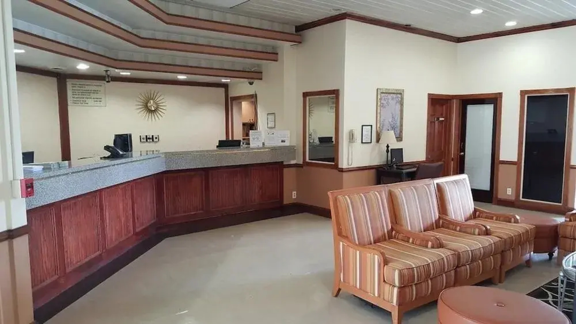 Red Carpet Inn & Suites