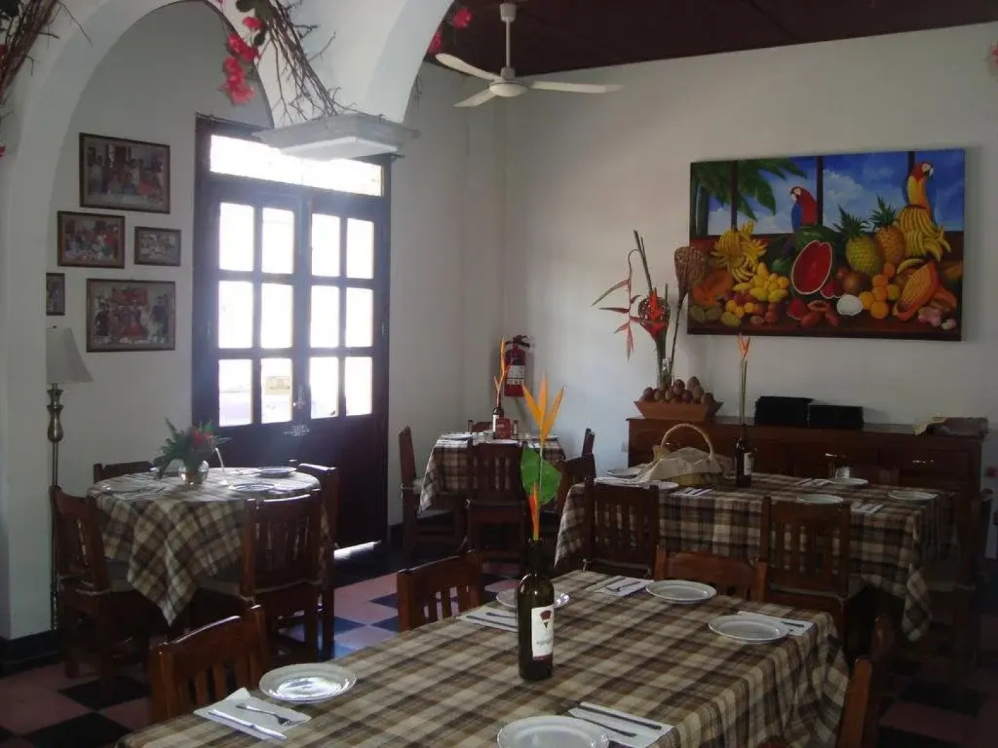 NAH SAM CHAK La Casa Rosada