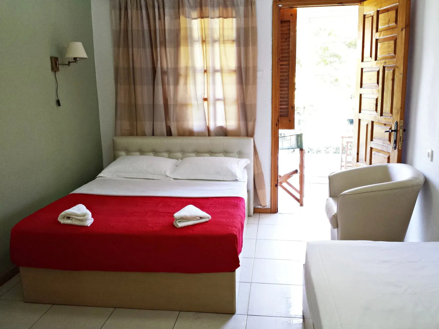 Studios & Apartments Efrosini