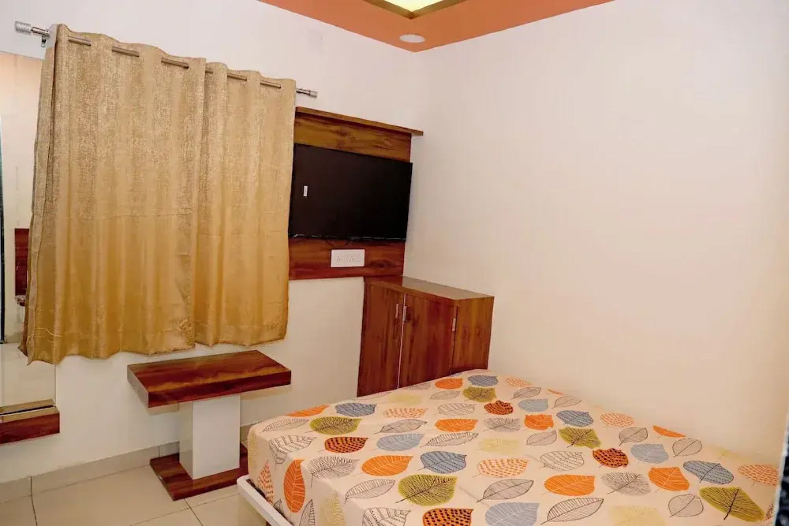 Radhe Krishna Hotel and Restaurant