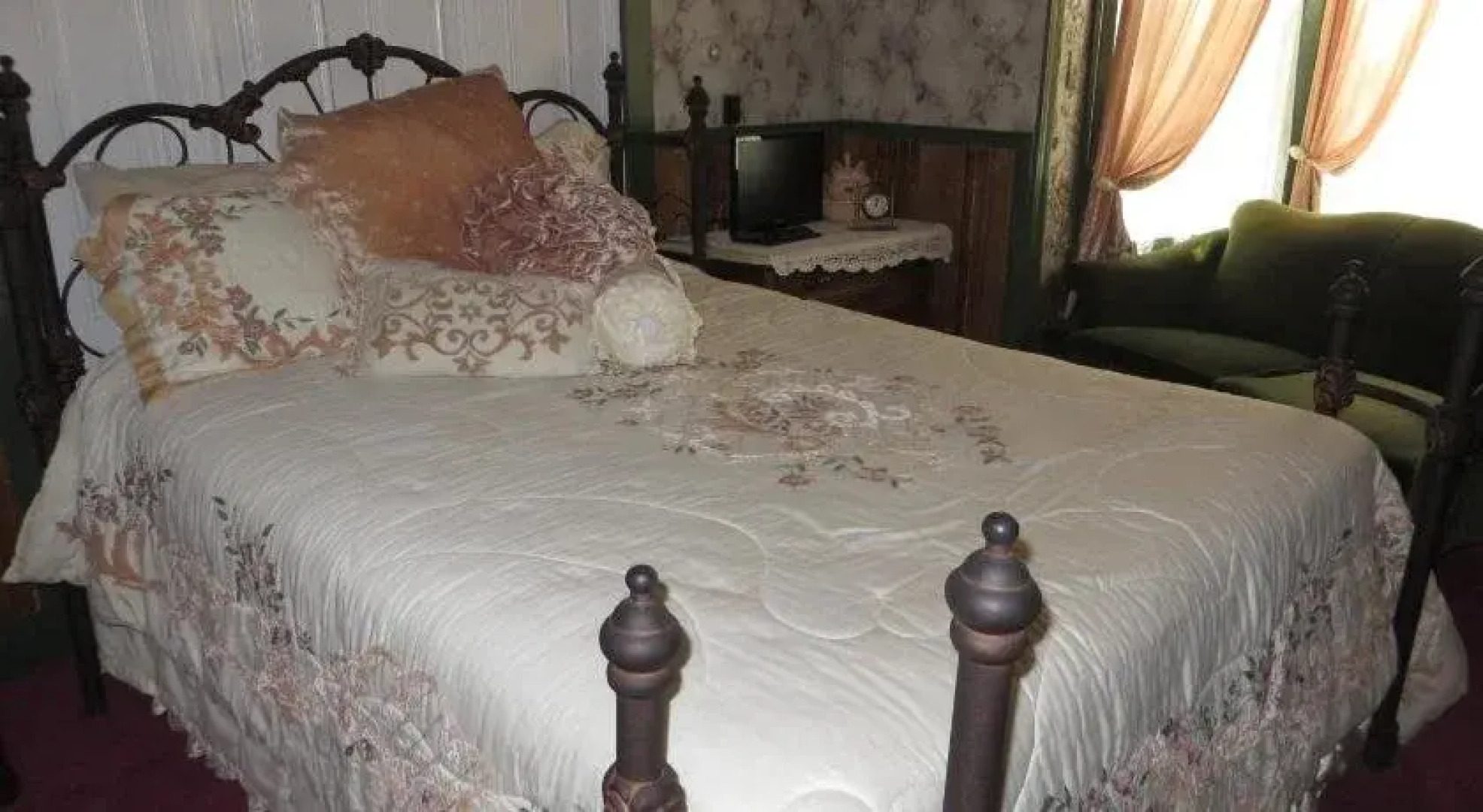 Edith Palmer's Country Inn, Historical Bed & Breakfast