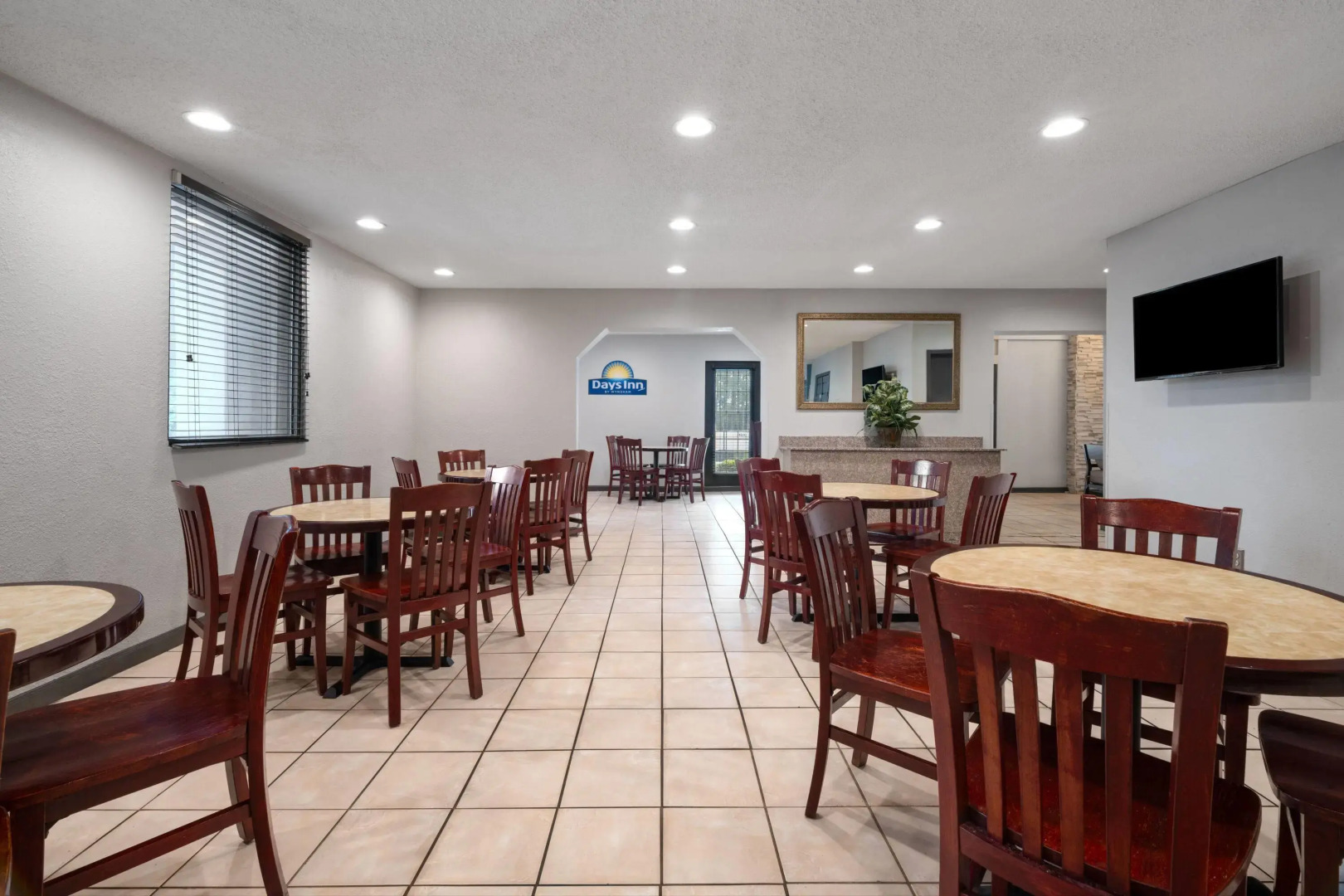 Days Inn by Wyndham College Park Airport Best Road