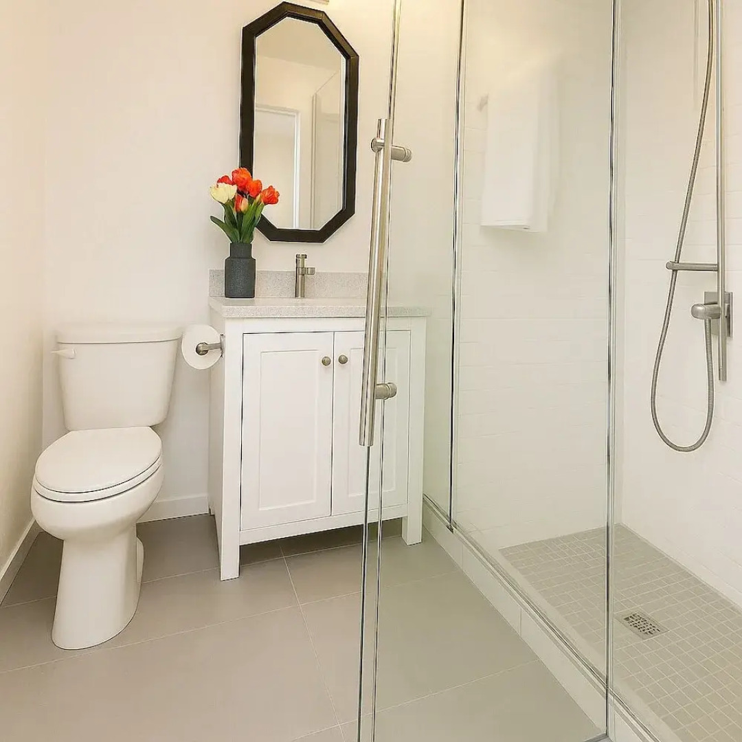 Luxury 180 degree Lake View