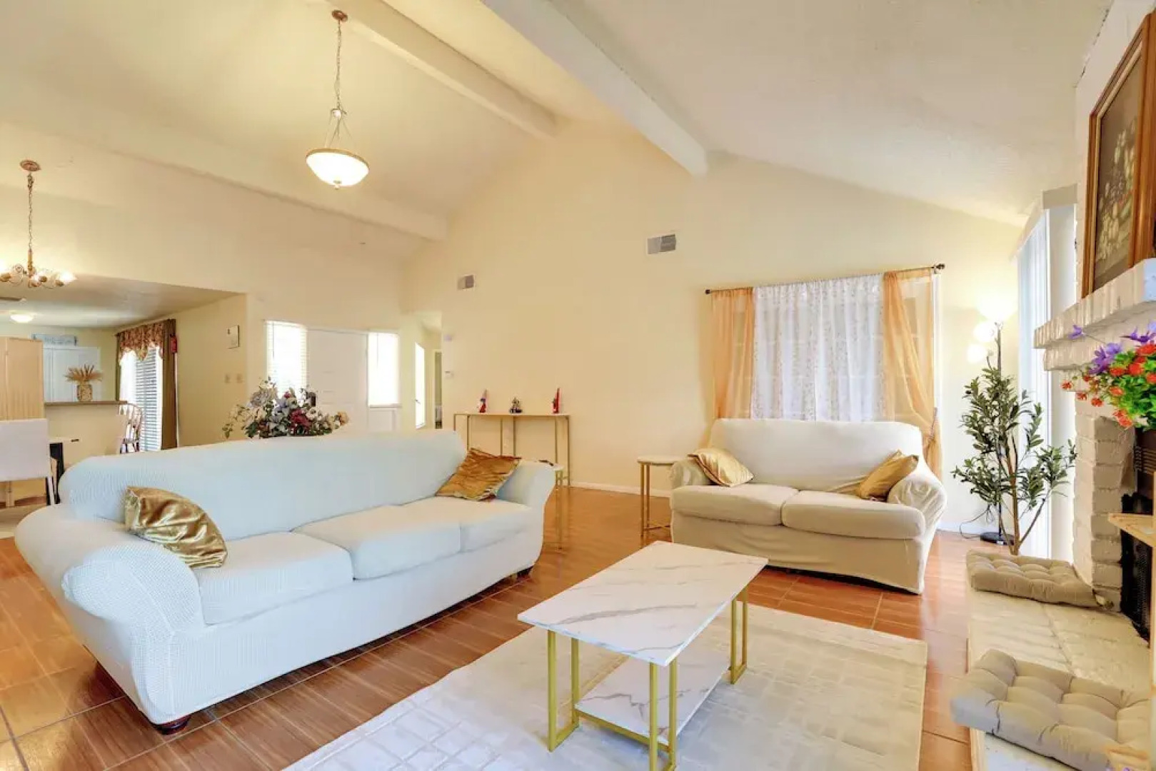 Houston Area Home w/ Yard - 5 Mi to Sugar Lakes!