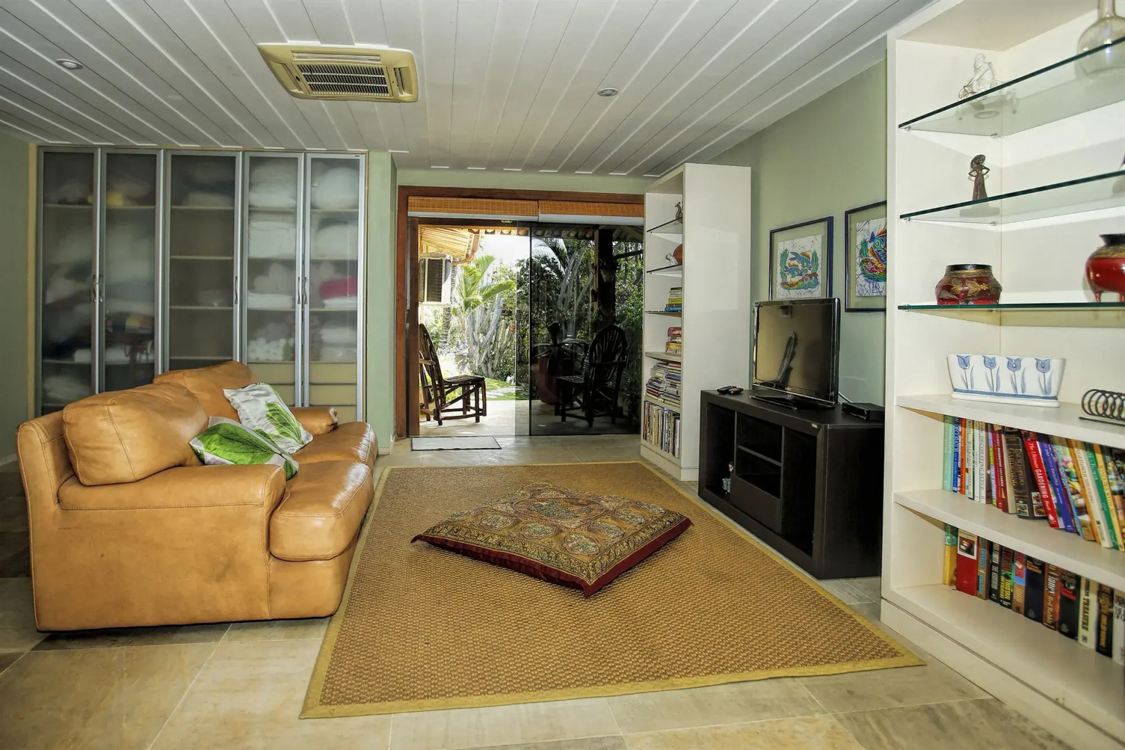 Cliffside Luxury Inn