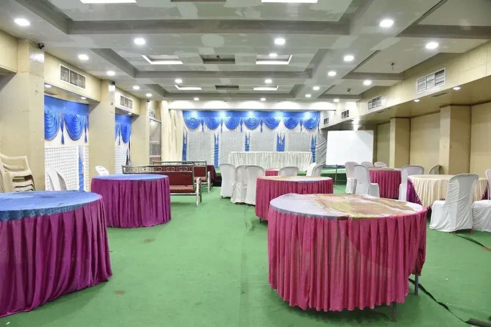 Oyo 49896 Hotel Ic Inn