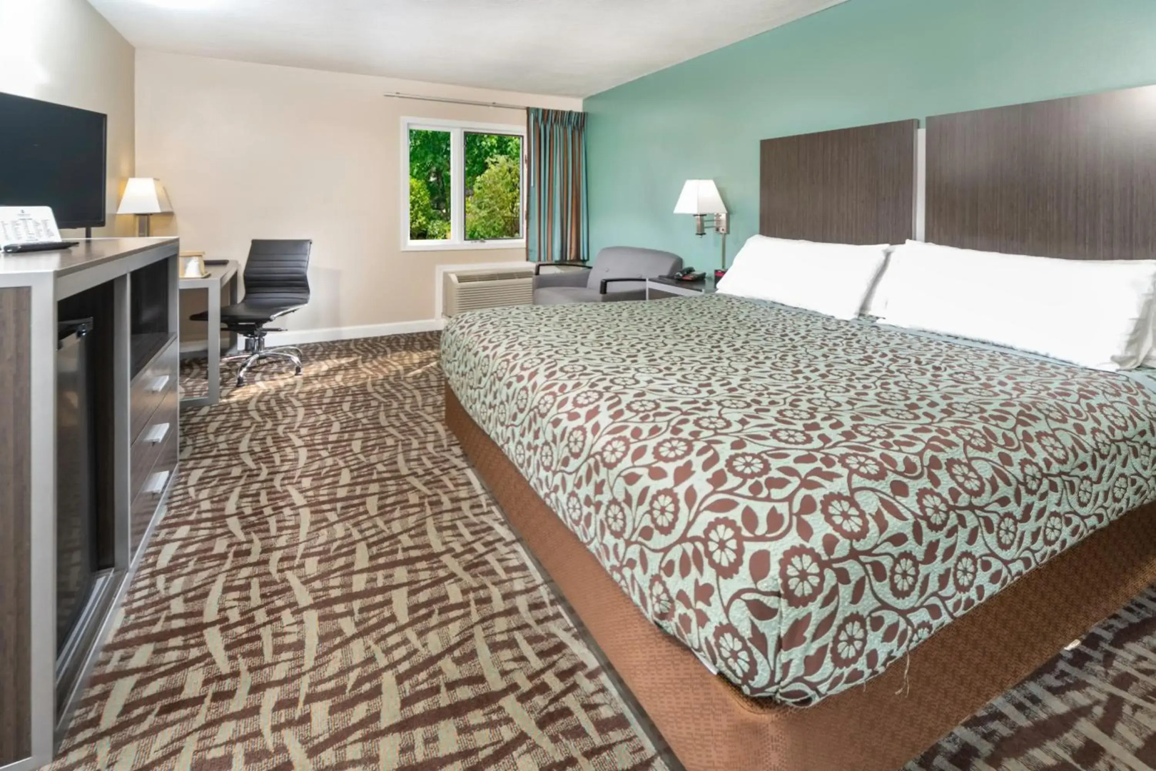 BridgePointe Inn & Suites