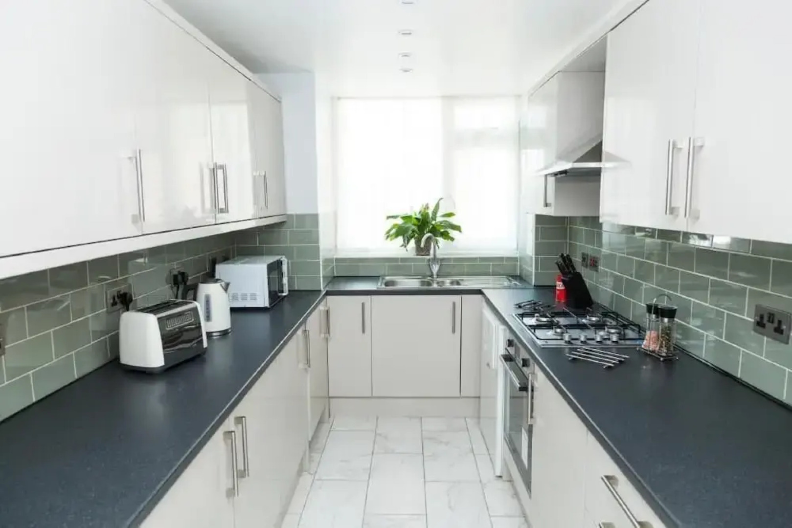 Bluewater House - Immaculate 4-bed in Greenhithe