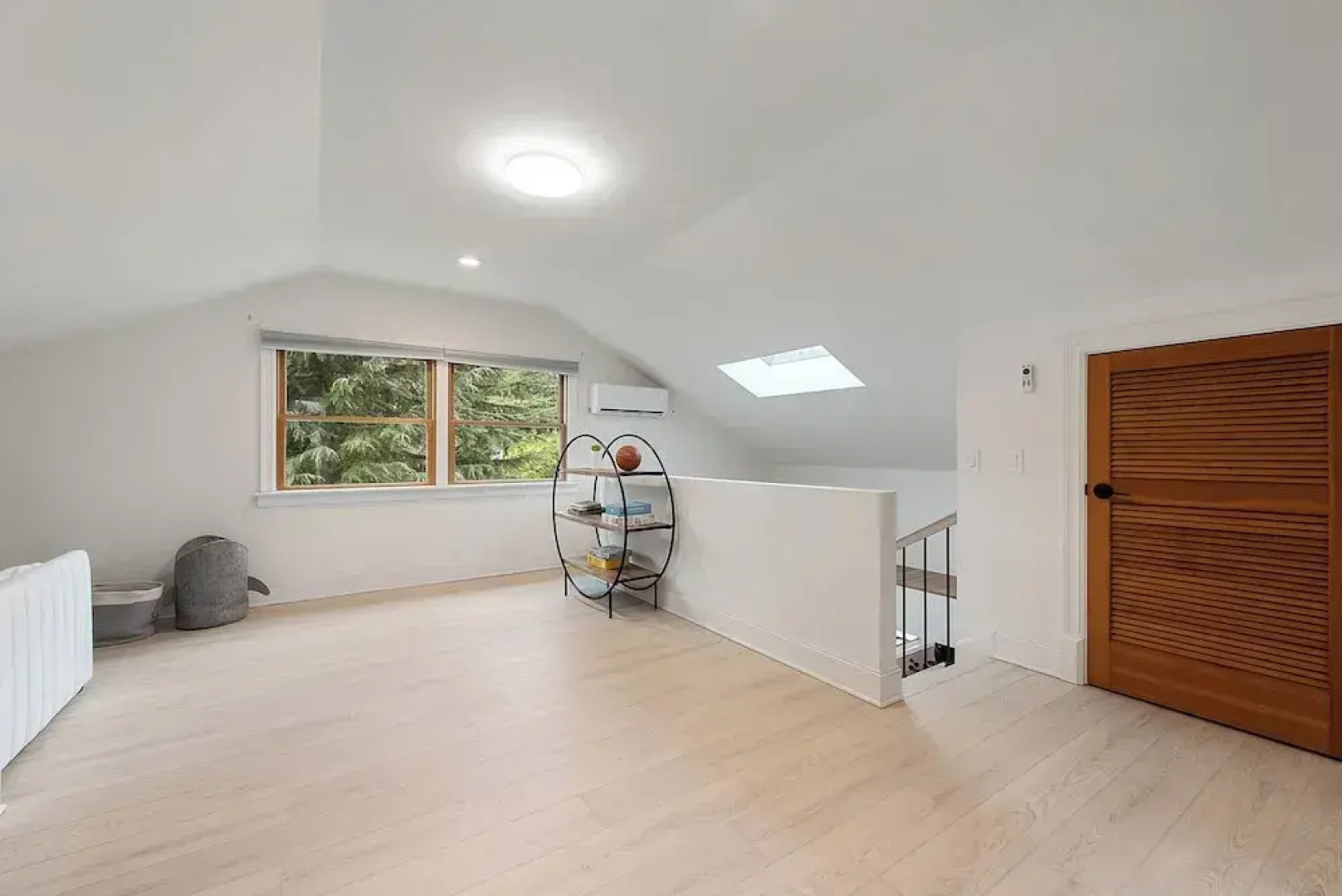 Joyful Kirkland Home, Near Beach, Hot Tub & AC