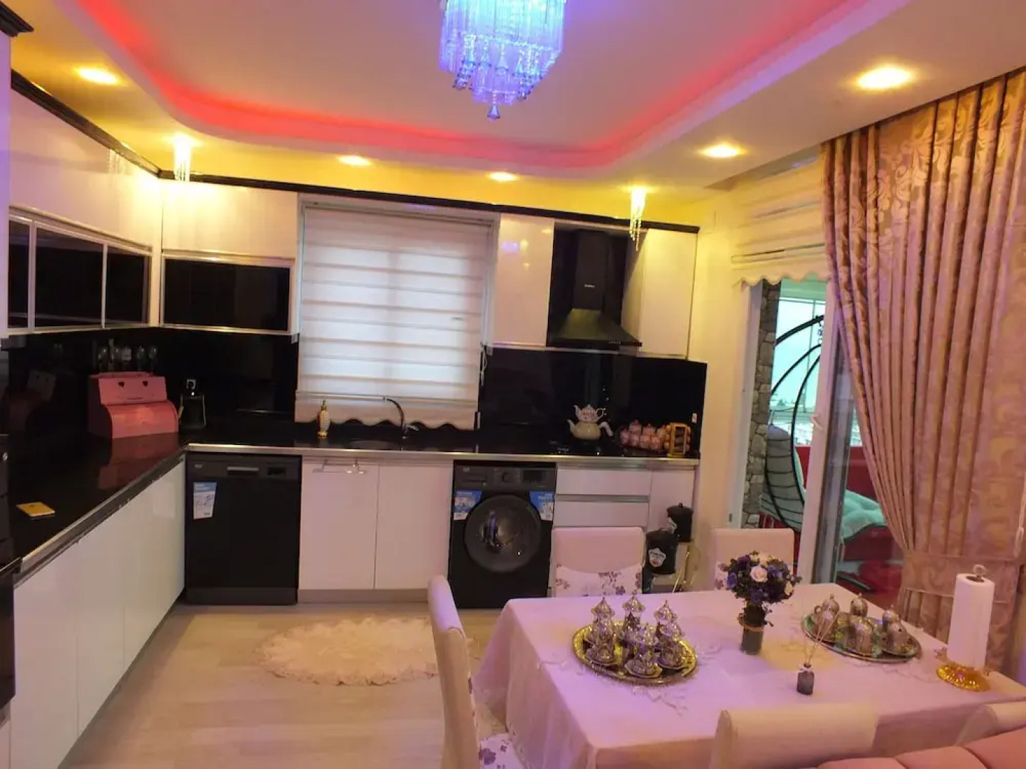 GoldenPark King Suites with Balcony & Sea view