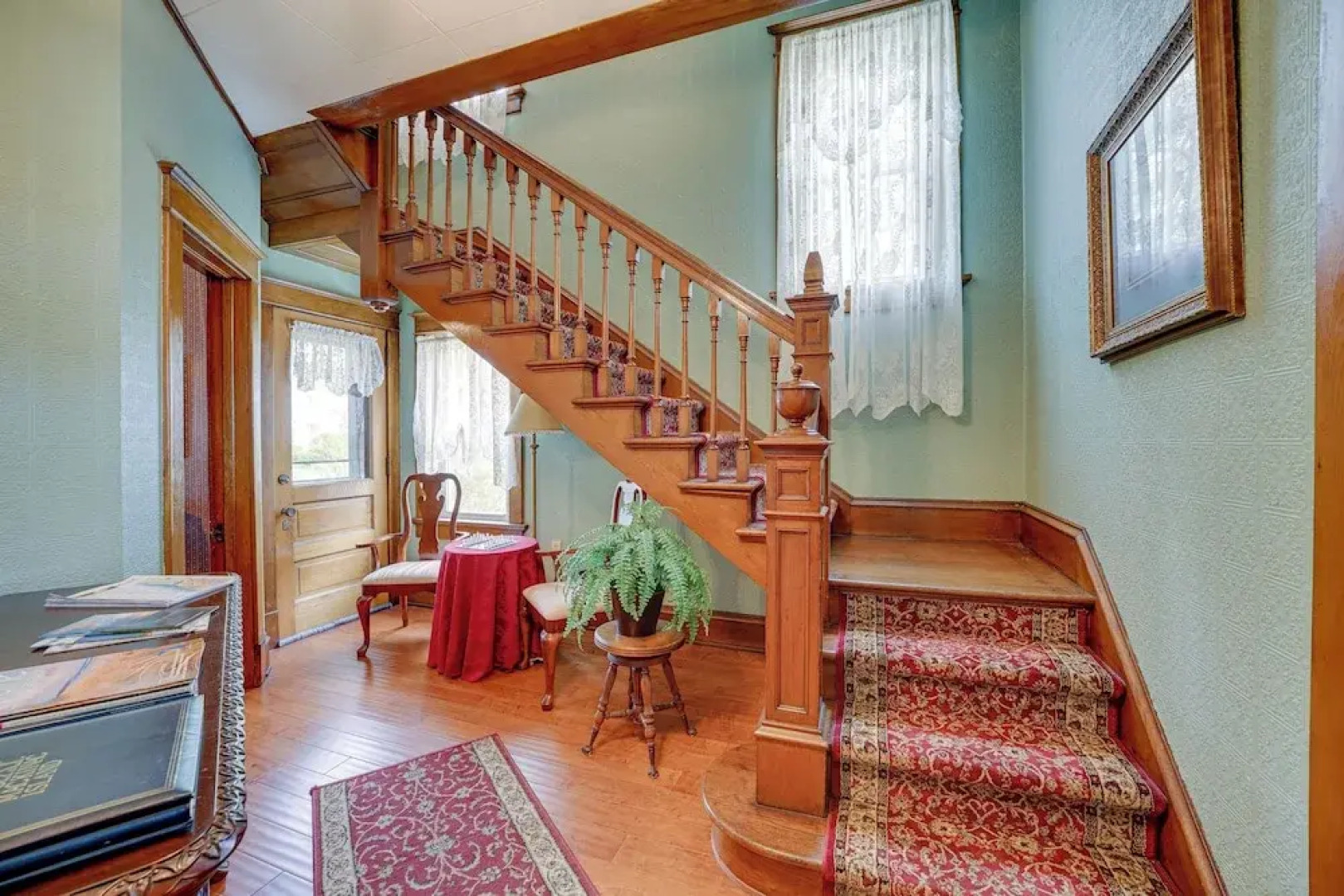 Dtwn Victorian Home - 1 Mi to Lake Michigan Beach!