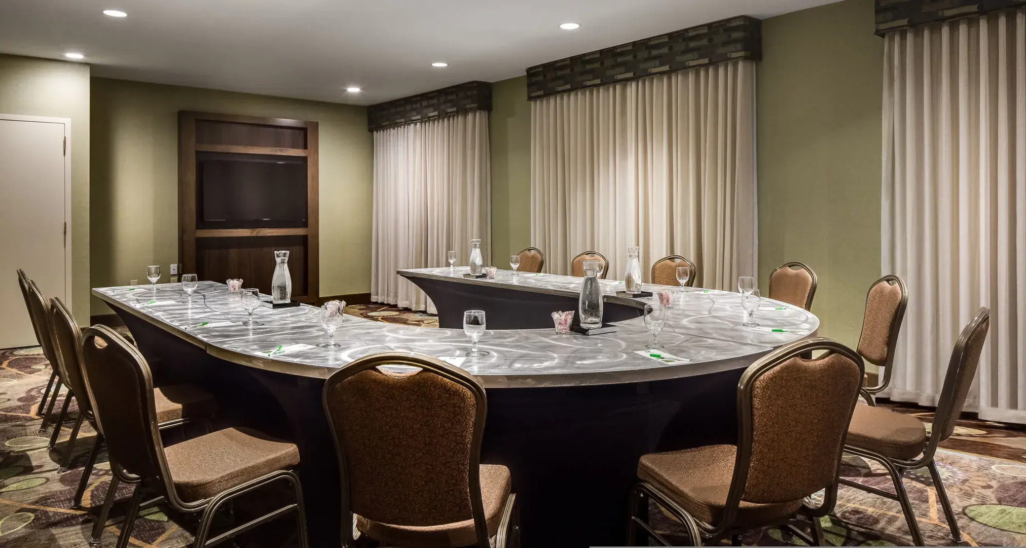 Holiday Inn & Suites Overland Park West by IHG