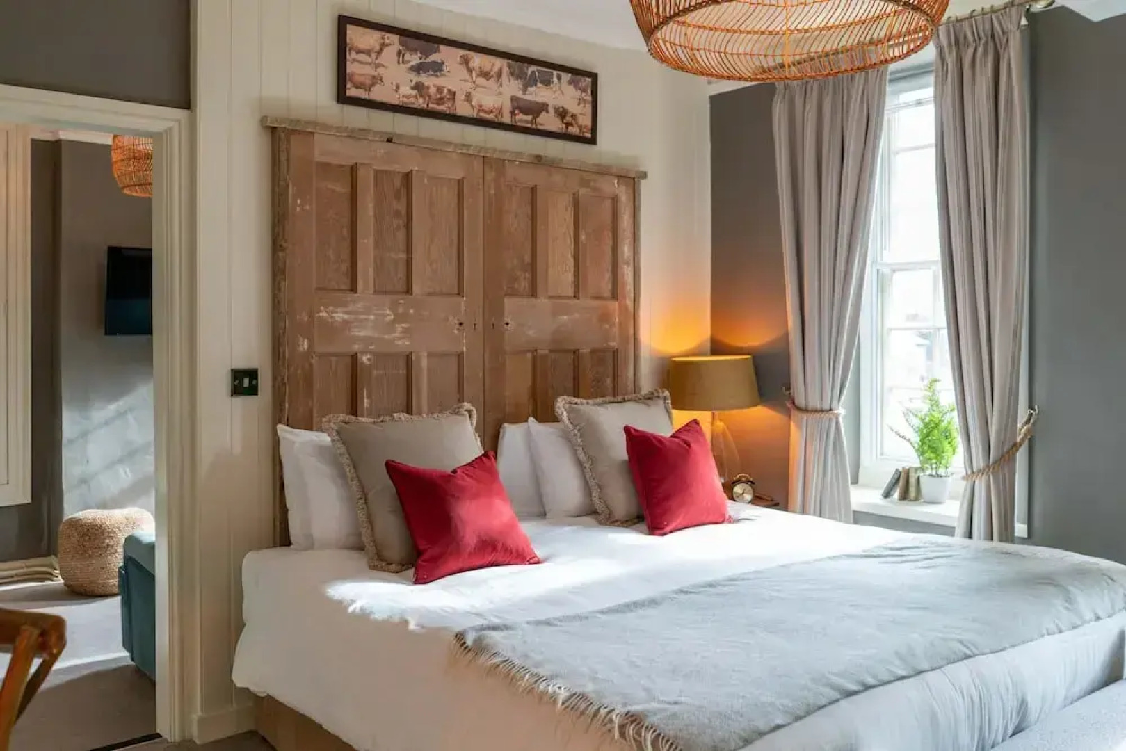 The George Inn & The Plaine