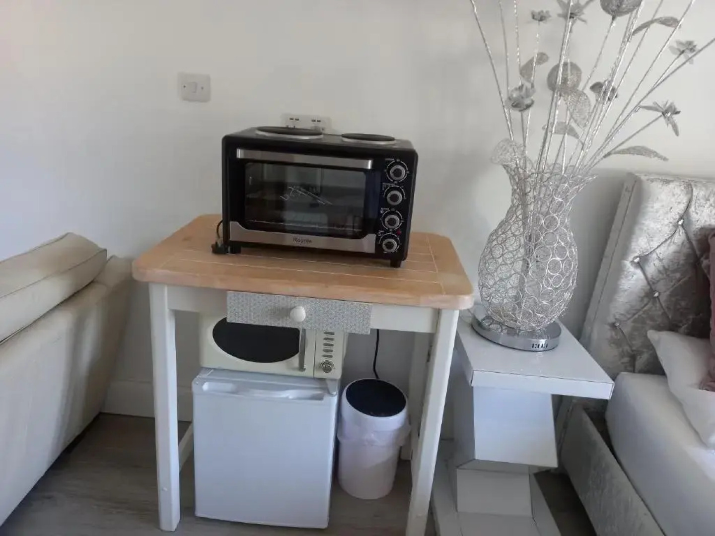 Luxurious Entire Studio in Axminster Suitable for