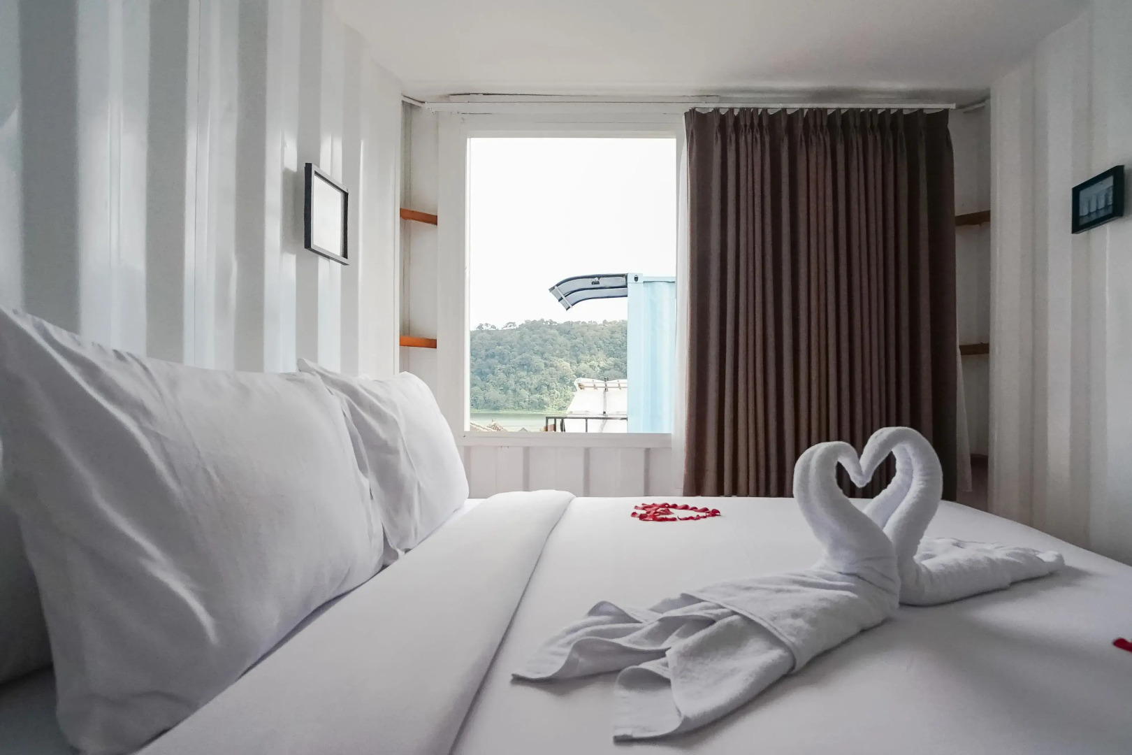 Container Smart Stay (CSS)