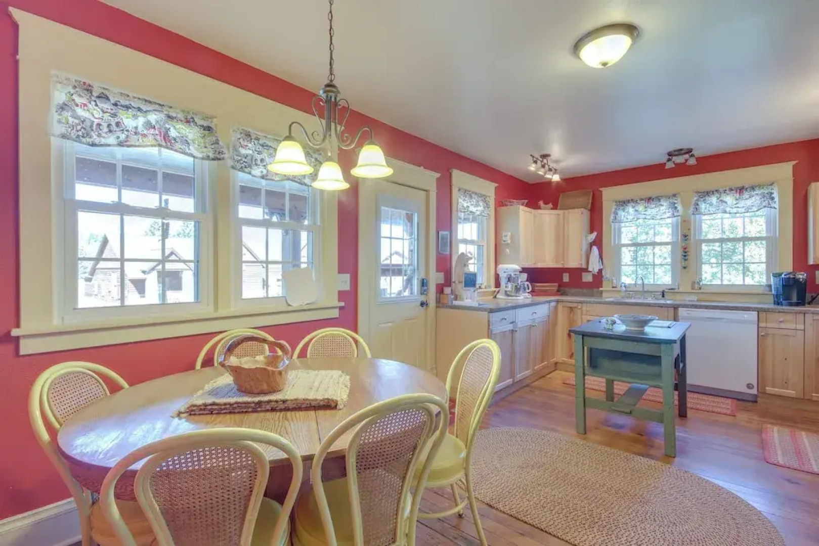 Large Family Home w/ View, 1 Mi to Red Lodge Ski!