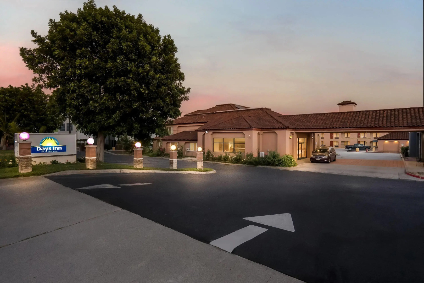 Days Inn by Wyndham Fontana / Rialto