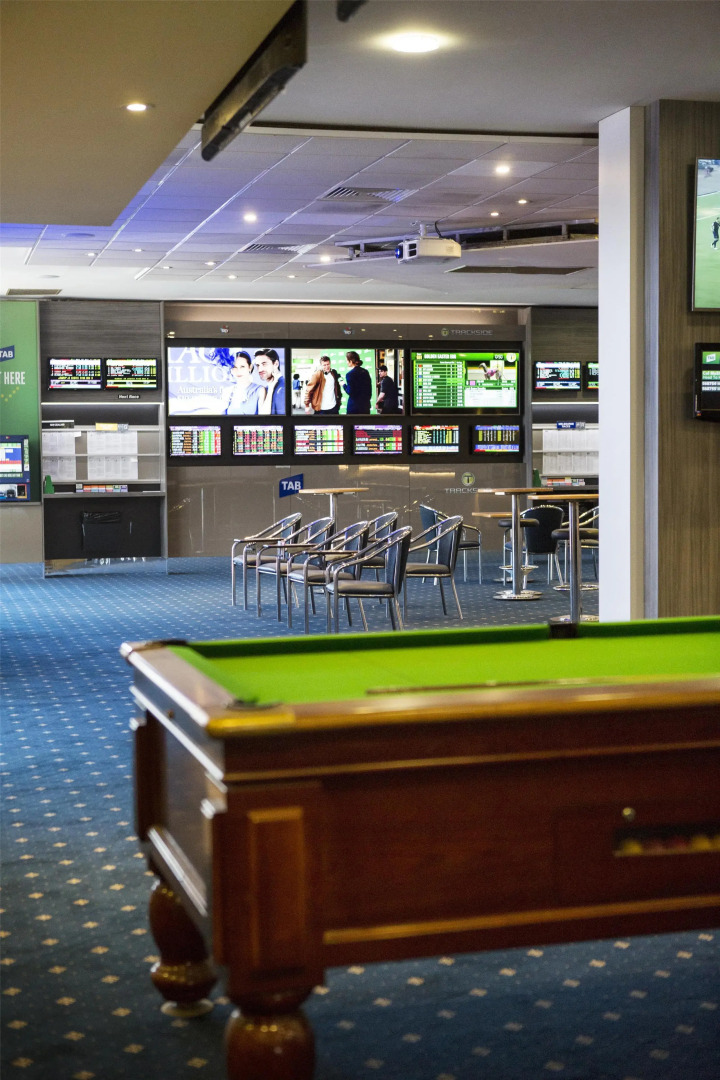 Nightcap at St Albans Hotel