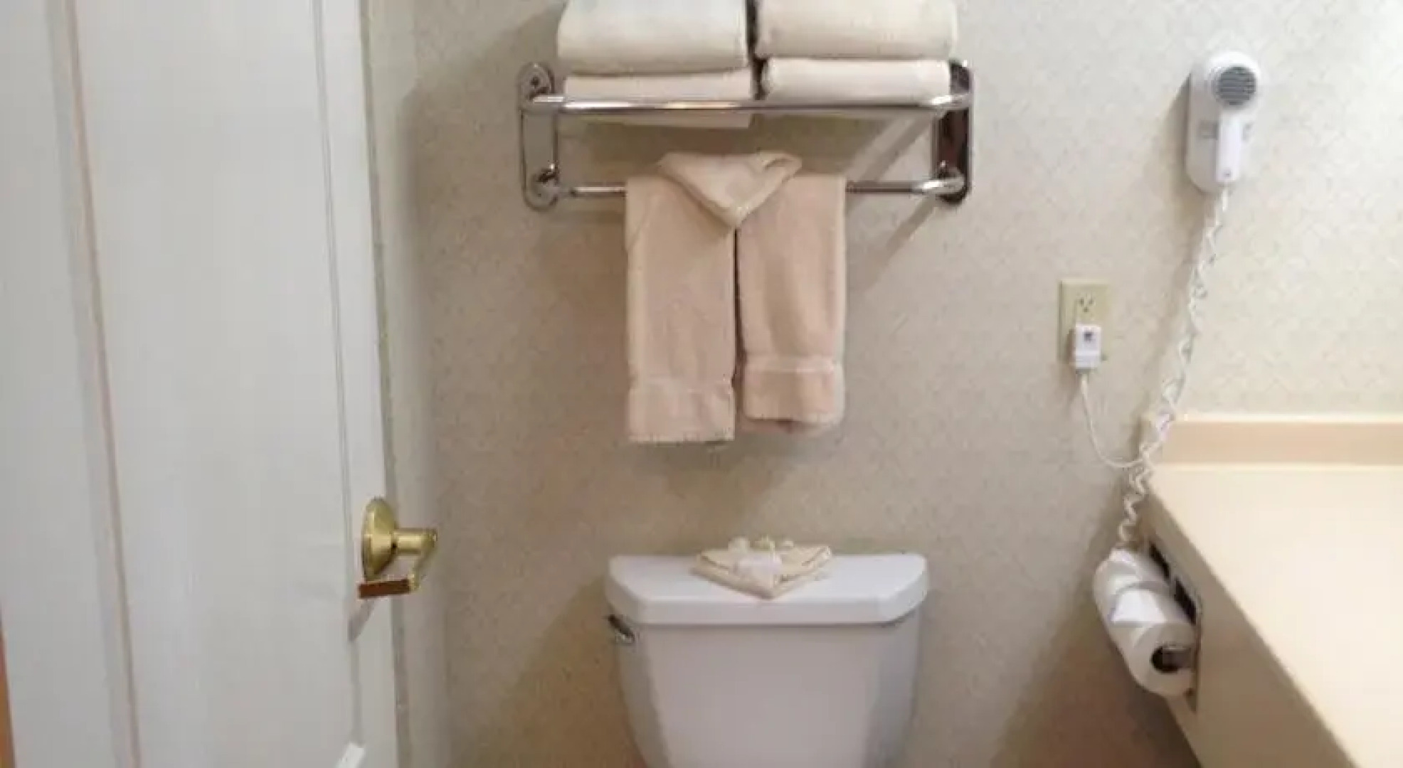 Irish Cottage Inn & Suites