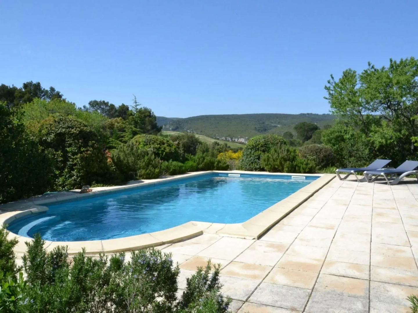Lovely villa in Cesseras with private swimming pool