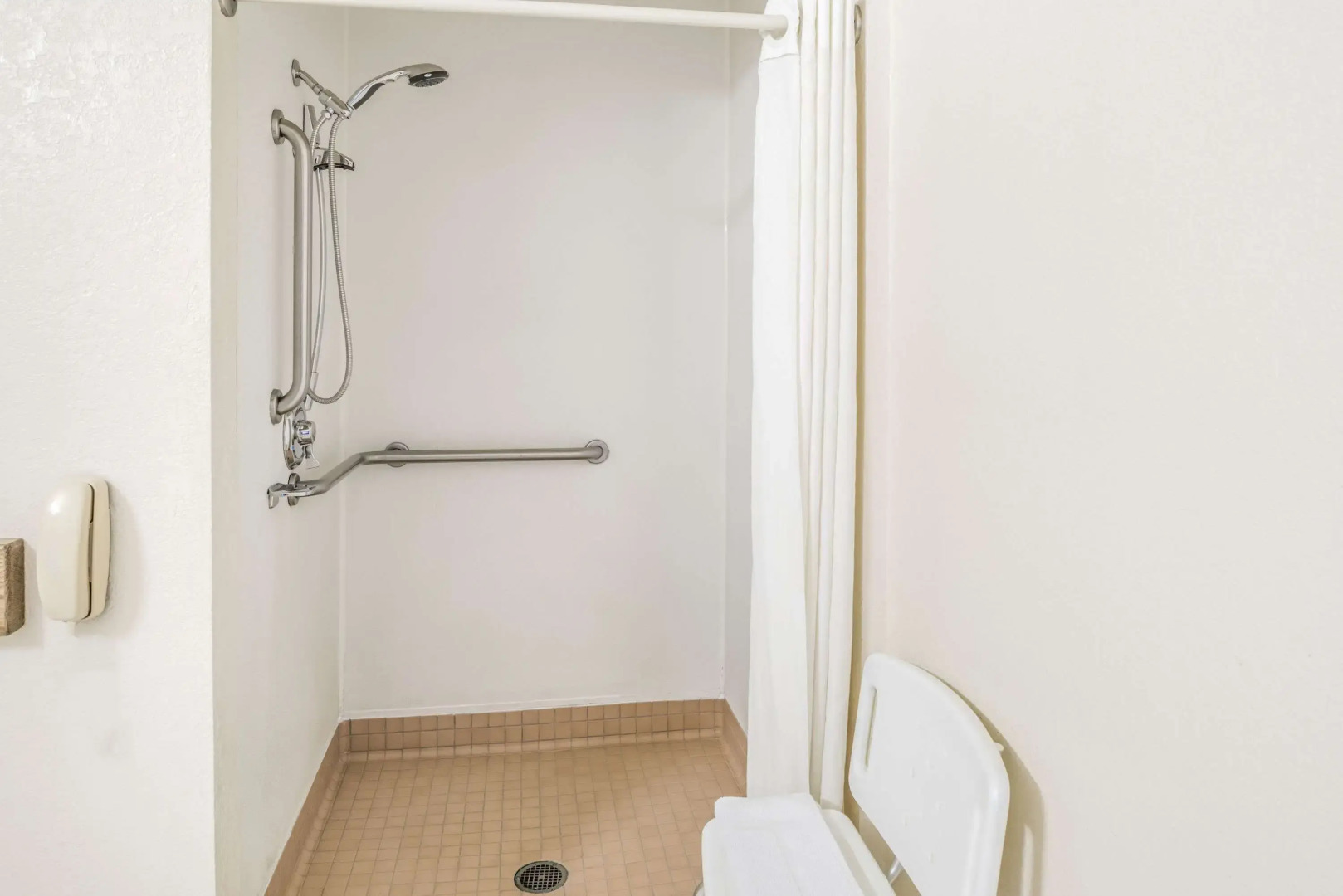 Super 8 By Wyndham St. Regis