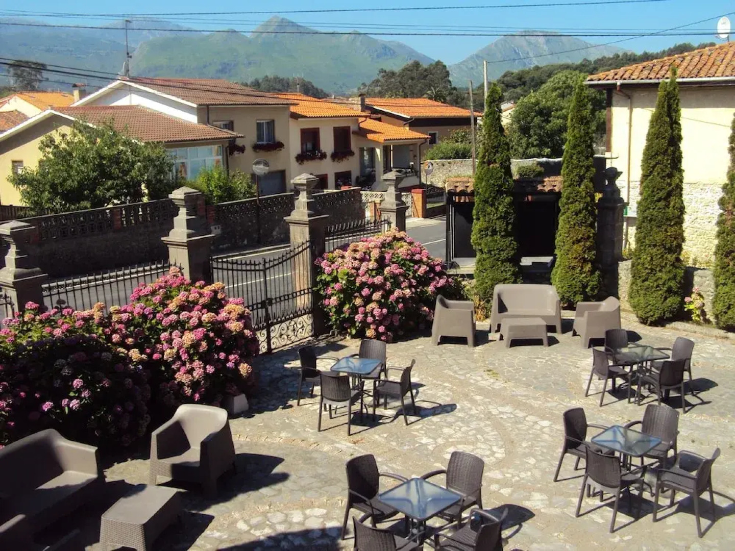 Hotel y Apartamentos El Camín