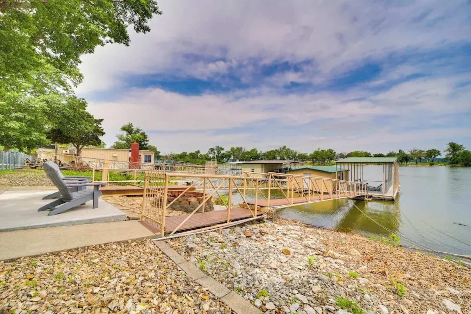 2 Boat Docks: Grand Lake Waterfront Home