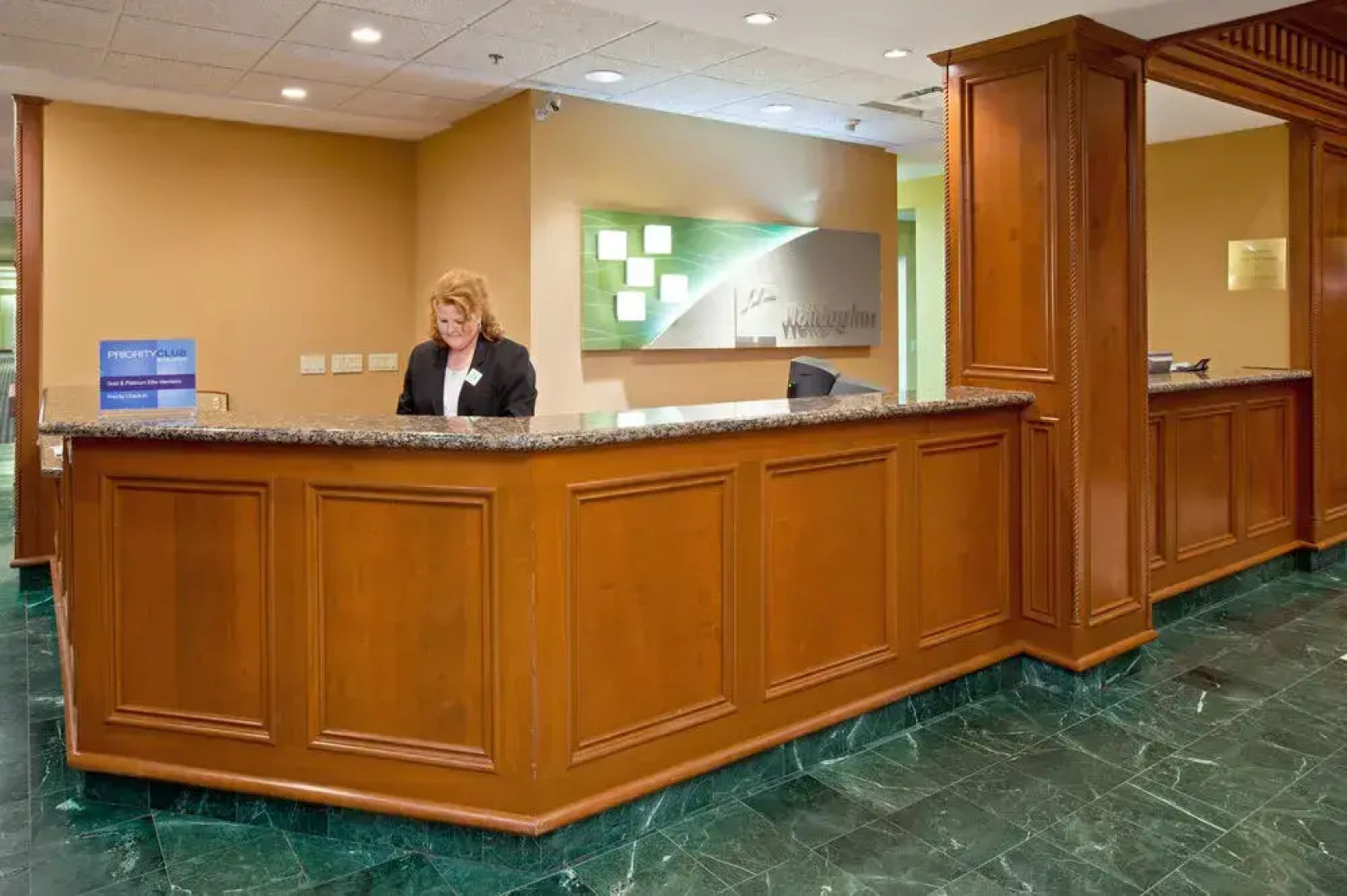 Holiday Inn Hotel & Suites Huntington-Civic Arena