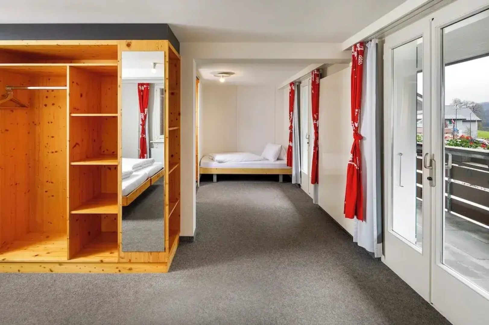 Hirschen Guesthouse - Village Hotel