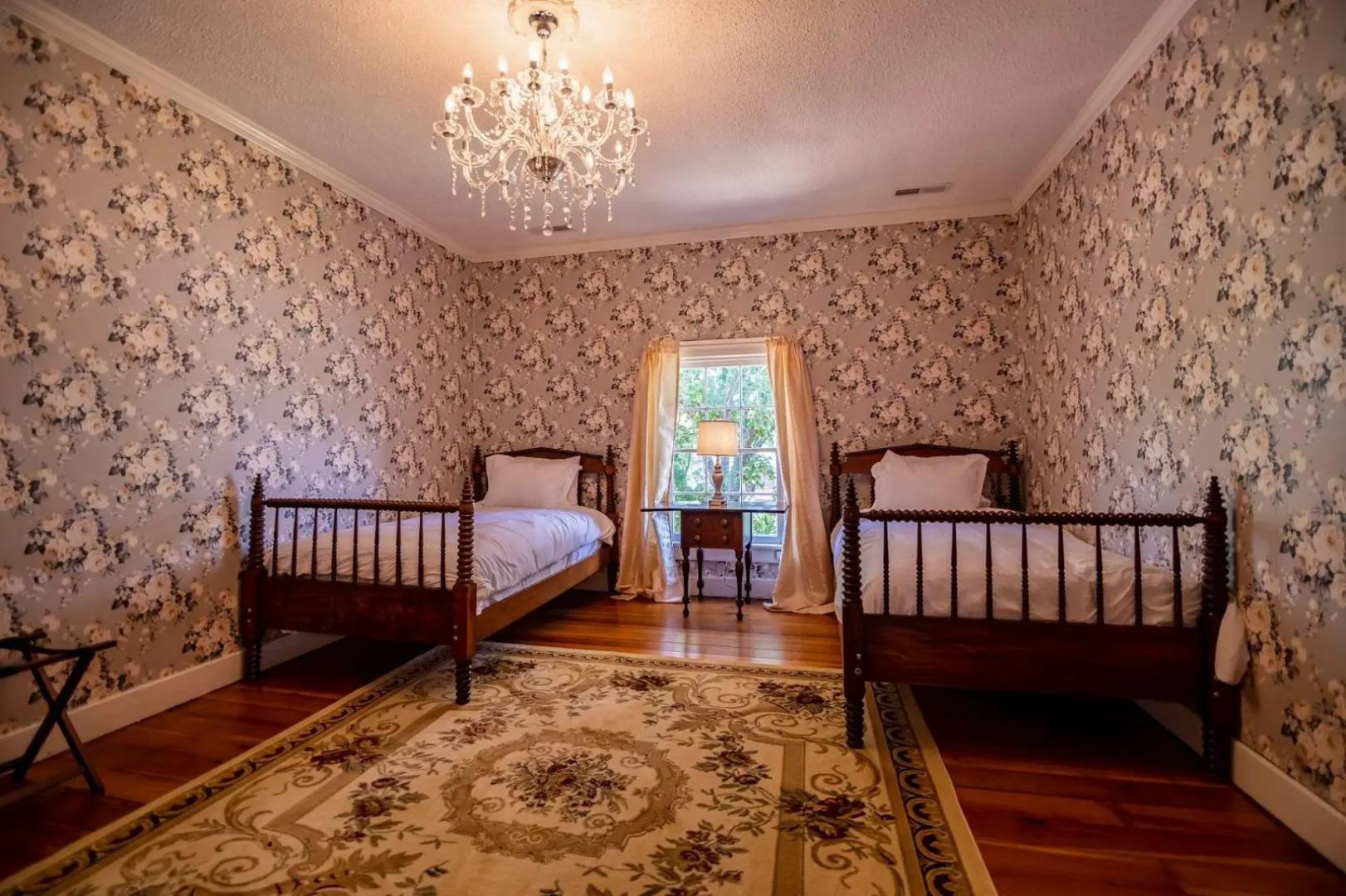 The Manor 1885 Altamont