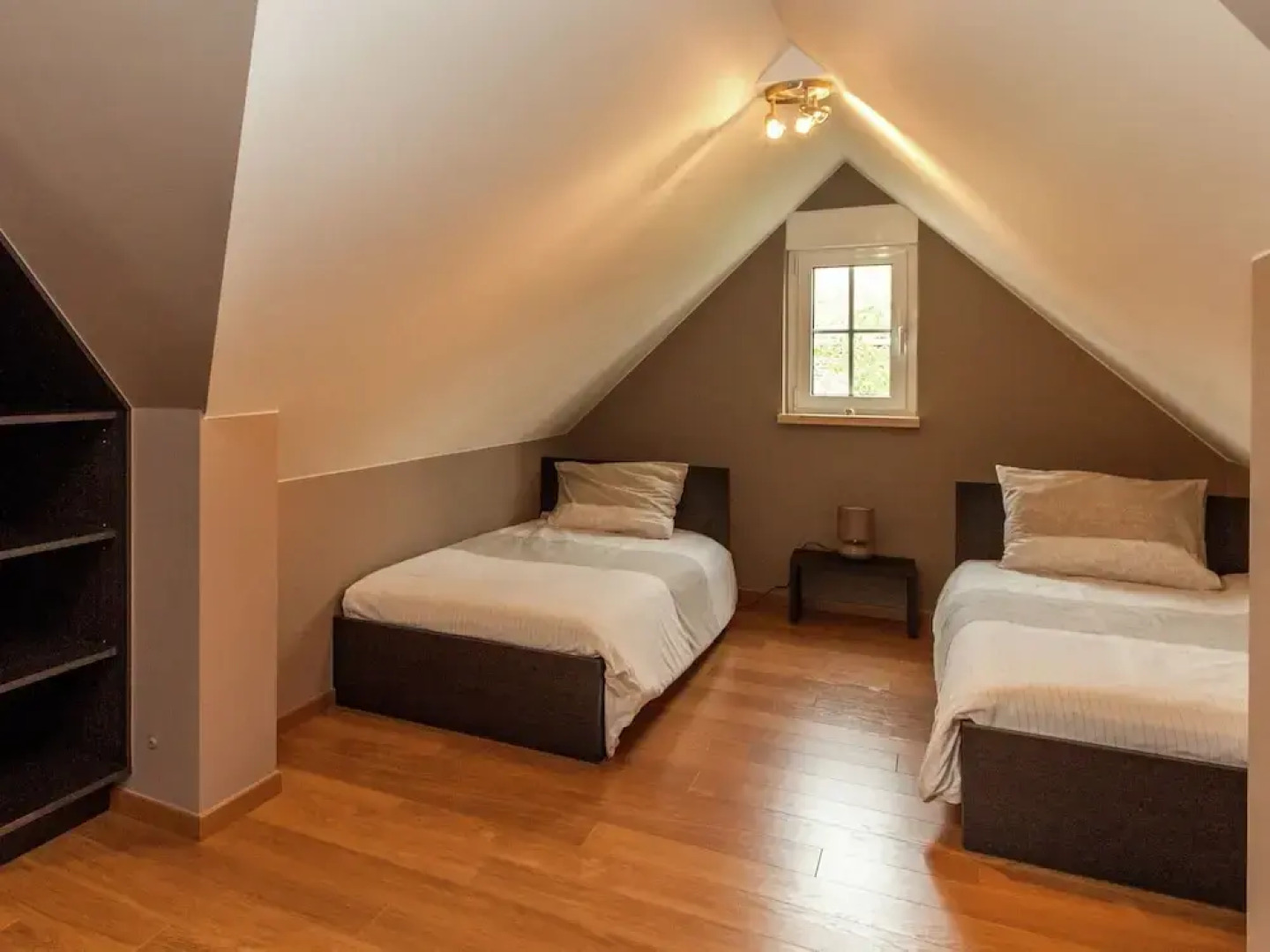 Beautiful Villa with Sauna & Hot Tub in the Region Haspengouw