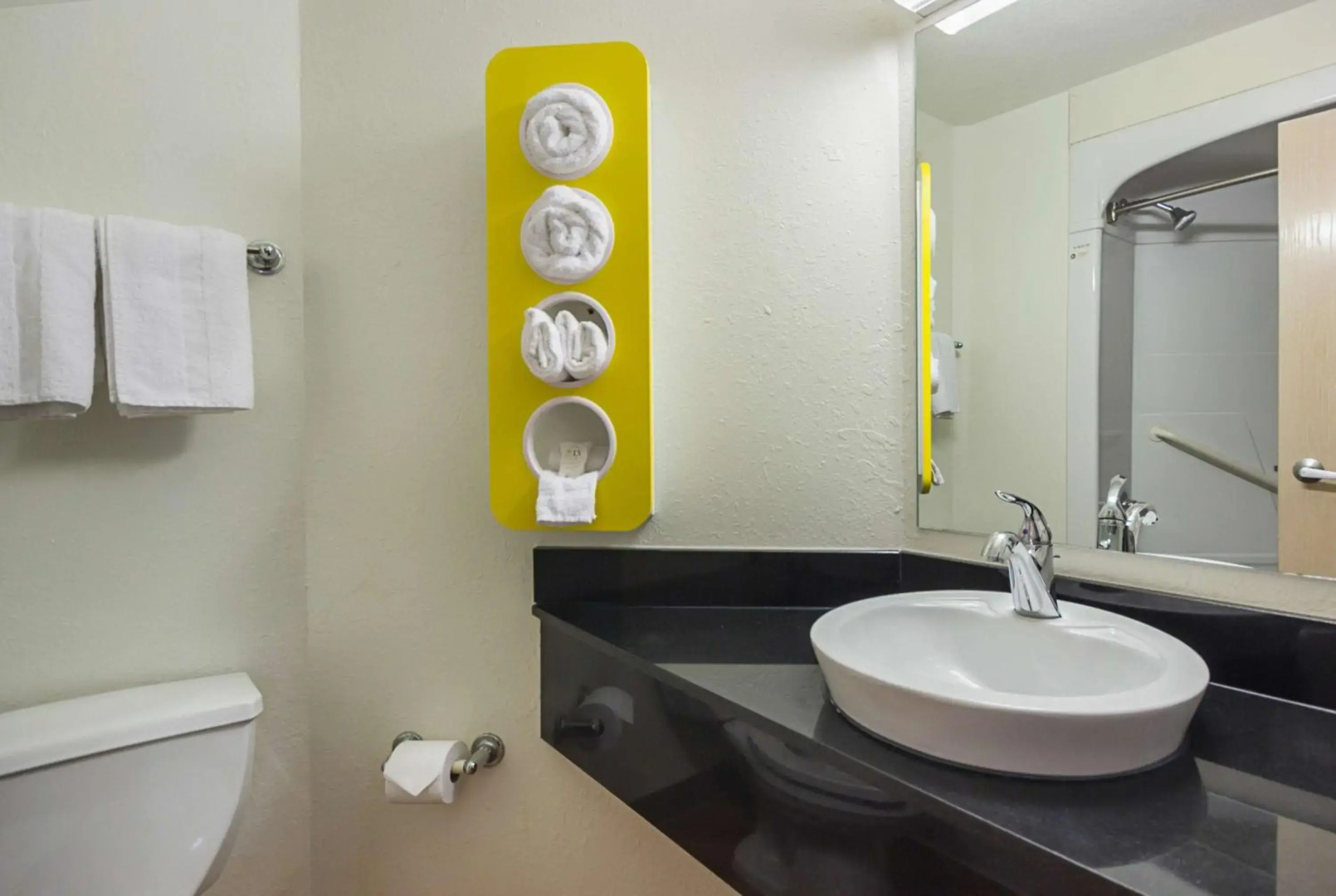 Motel 6 Whitby, ON - Toronto East