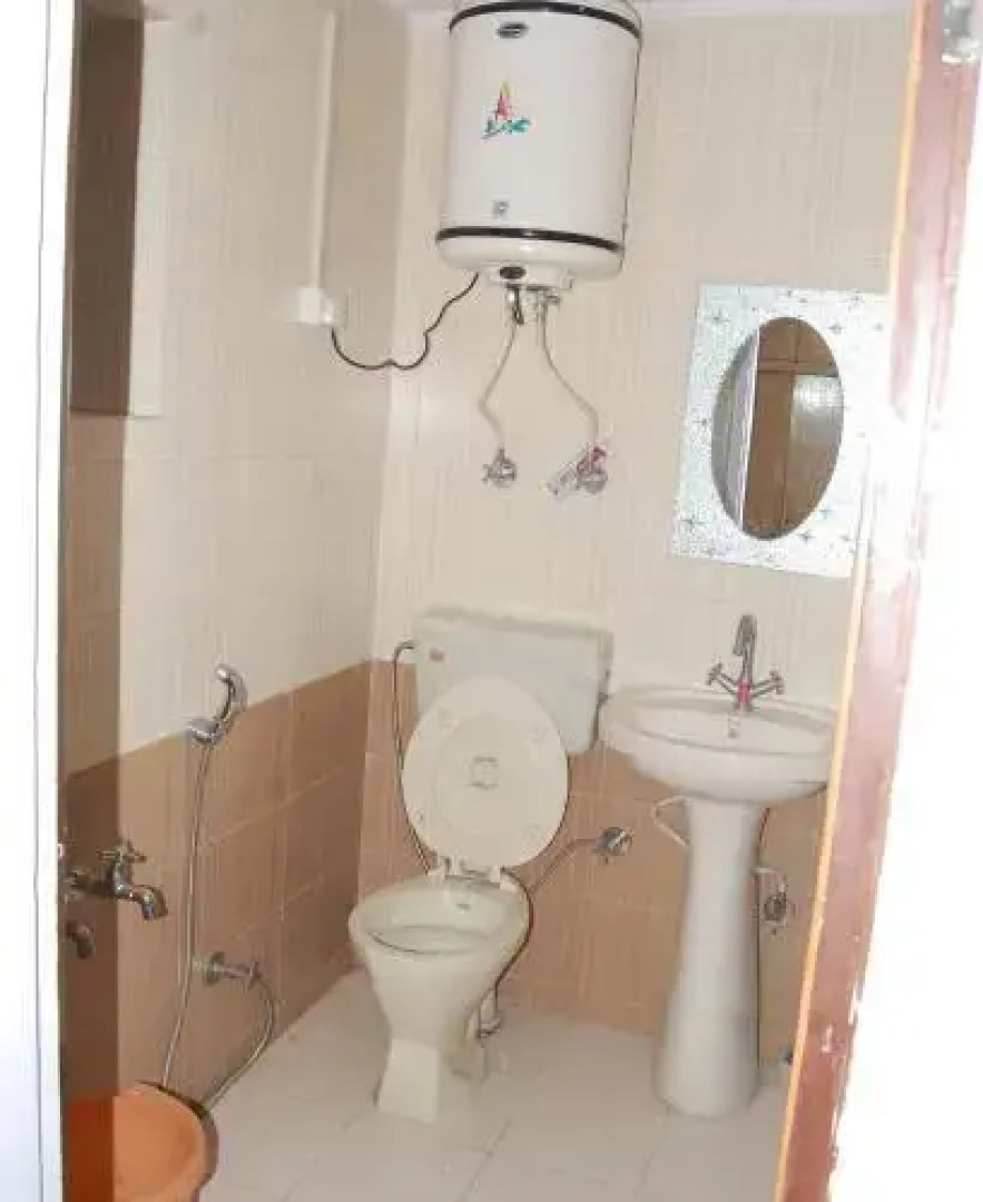 OYO 85927 Marias Hotel