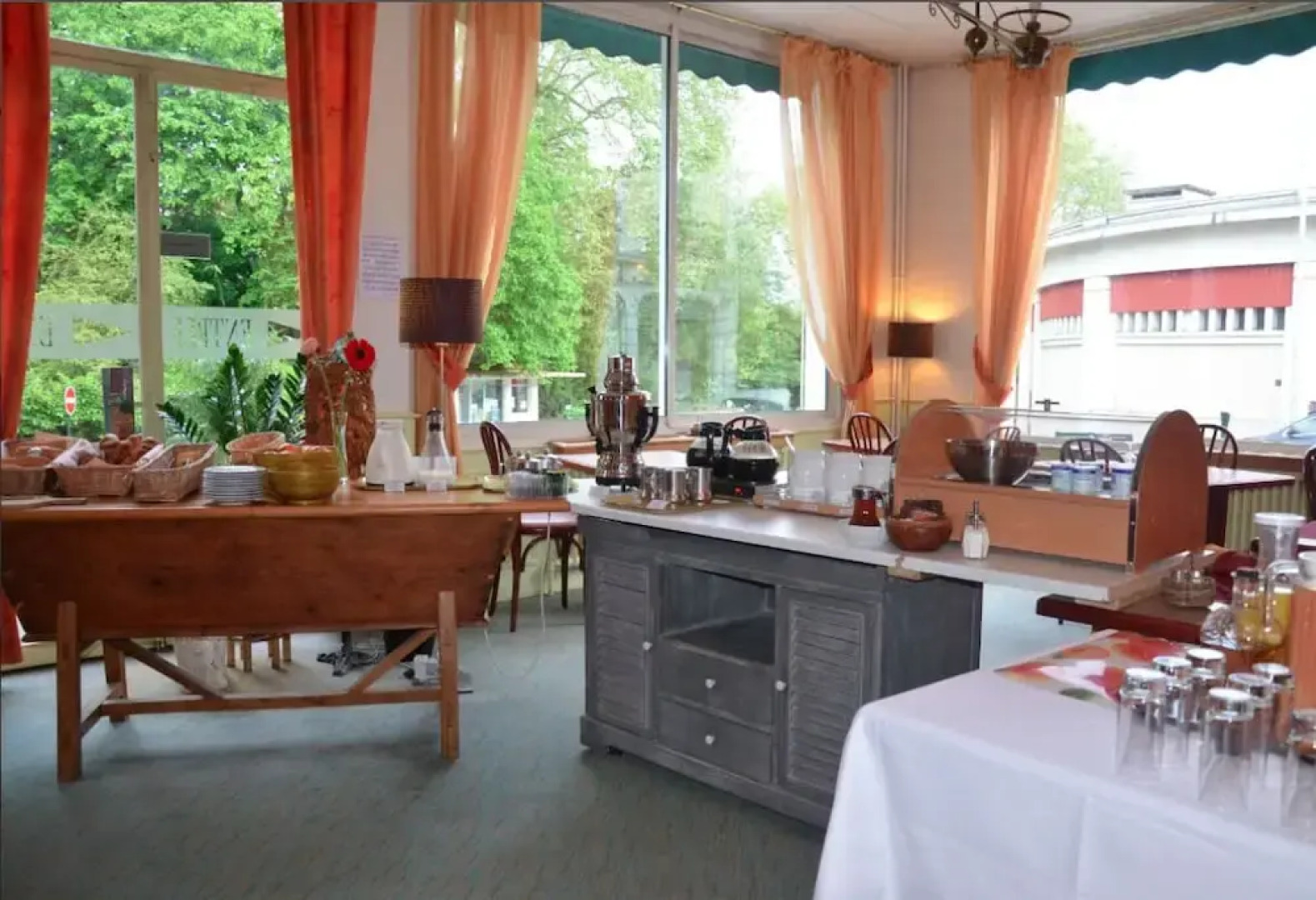 Logis Palais Des Fleurs Restaurant Les Capucines