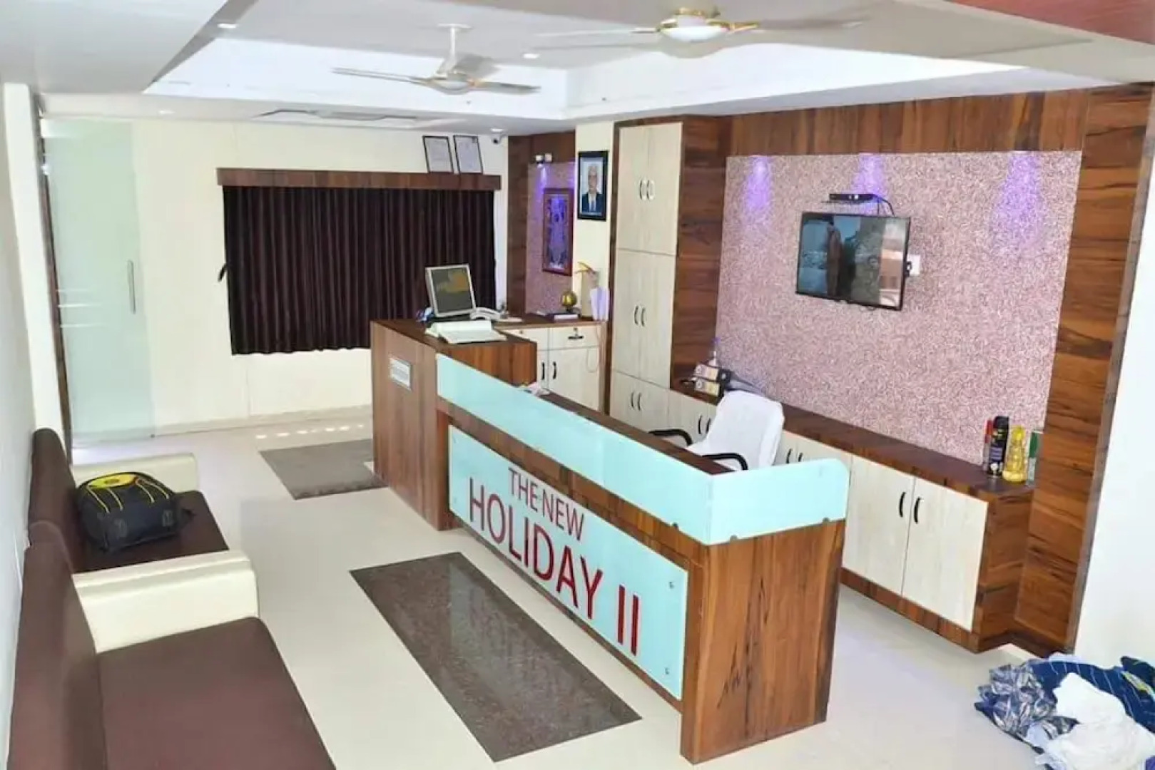 Hotel The New Holiday Inn