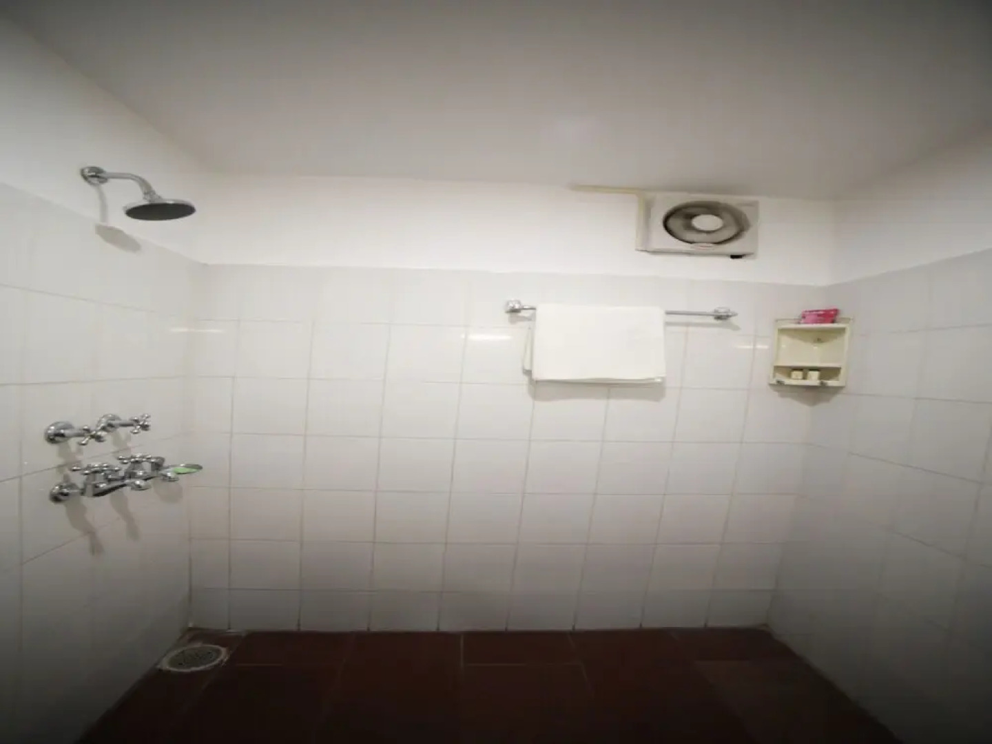 OYO 15561 Corporate Villa