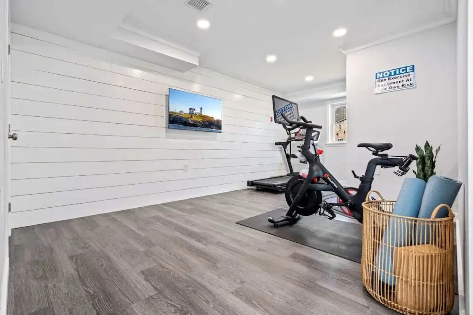 Game Room, Home Gym, 1 Mile to Beach