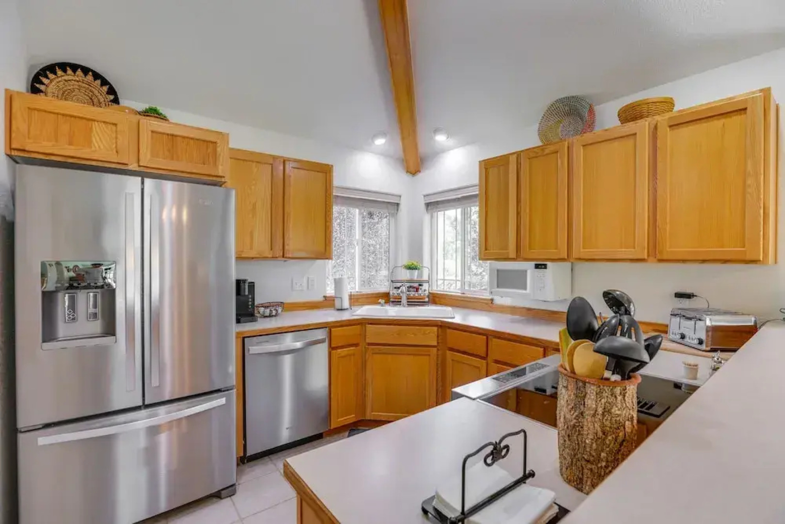 Idyllic Redmond Townhome w/ Furnished Deck!