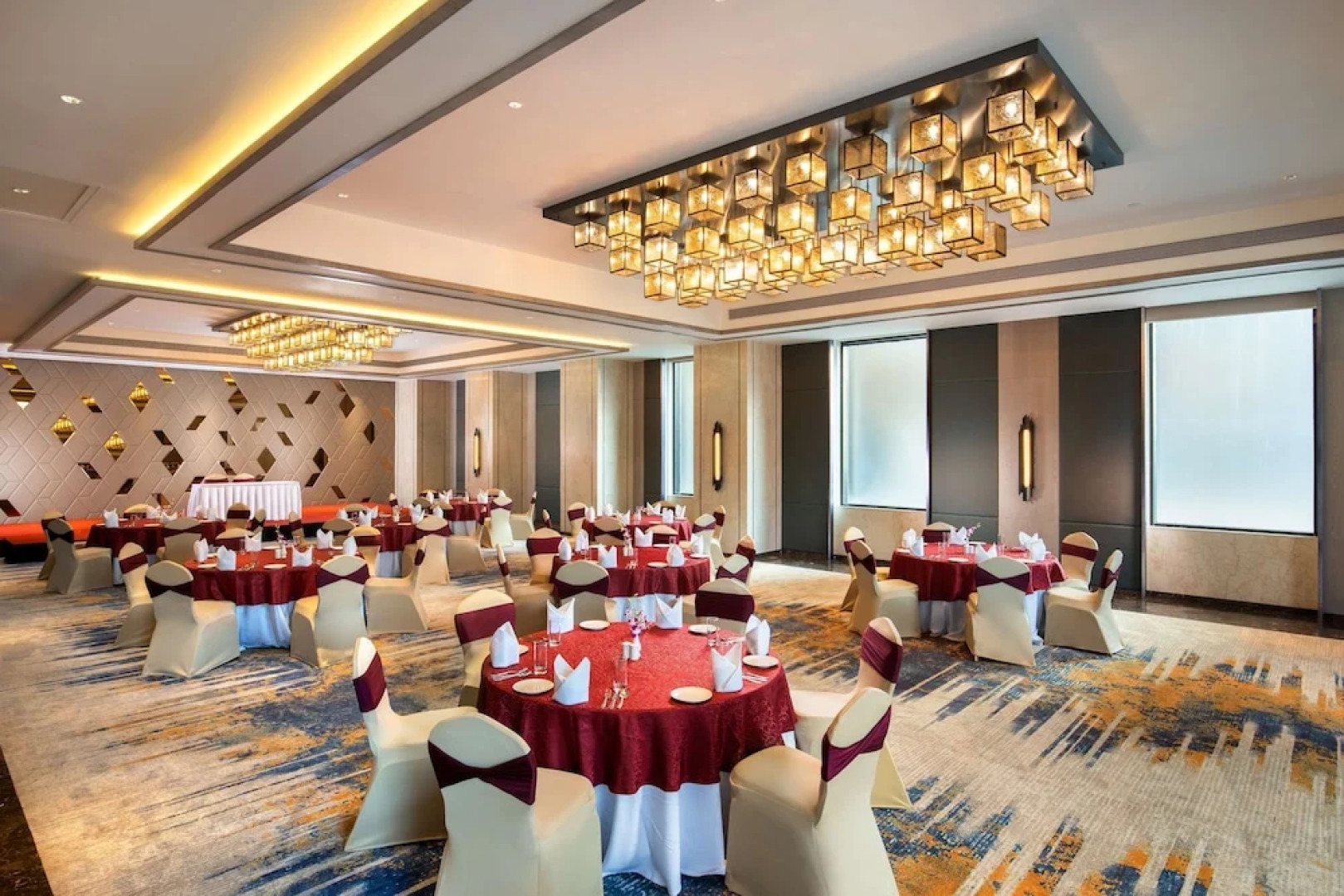 Royal Hometel Suites Dahisar Mumbai