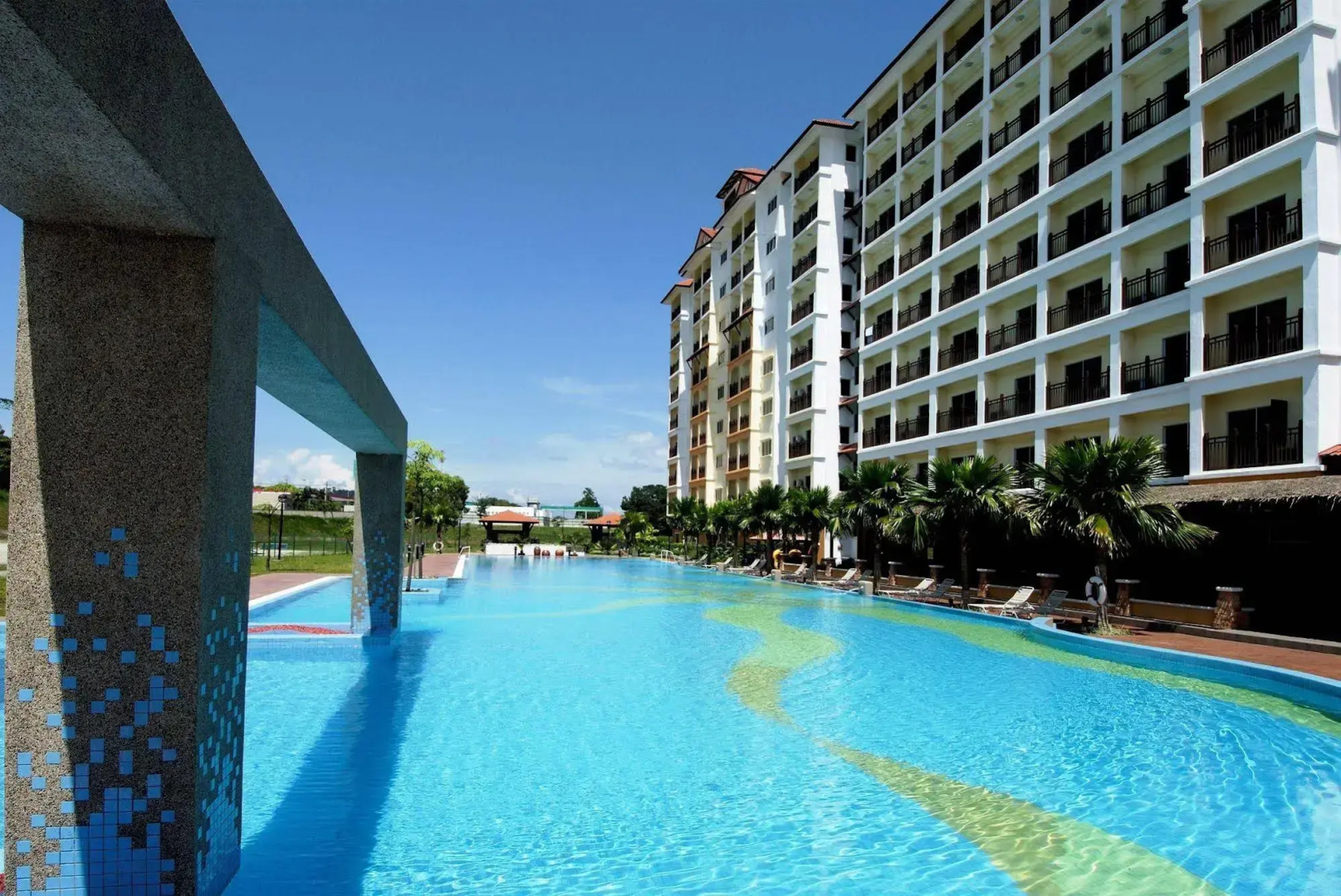 Suria Service Apartment Hotel