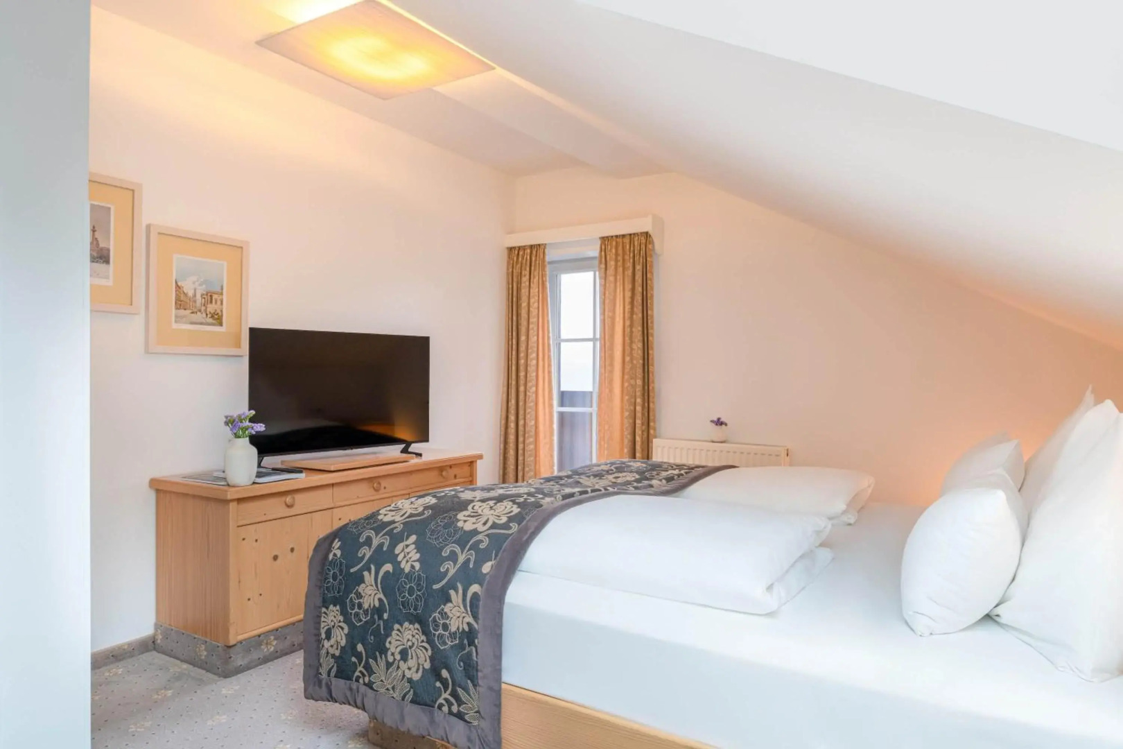 Romantik Hotel Die Gersberg Alm mit Panoramablick auf Salzburg