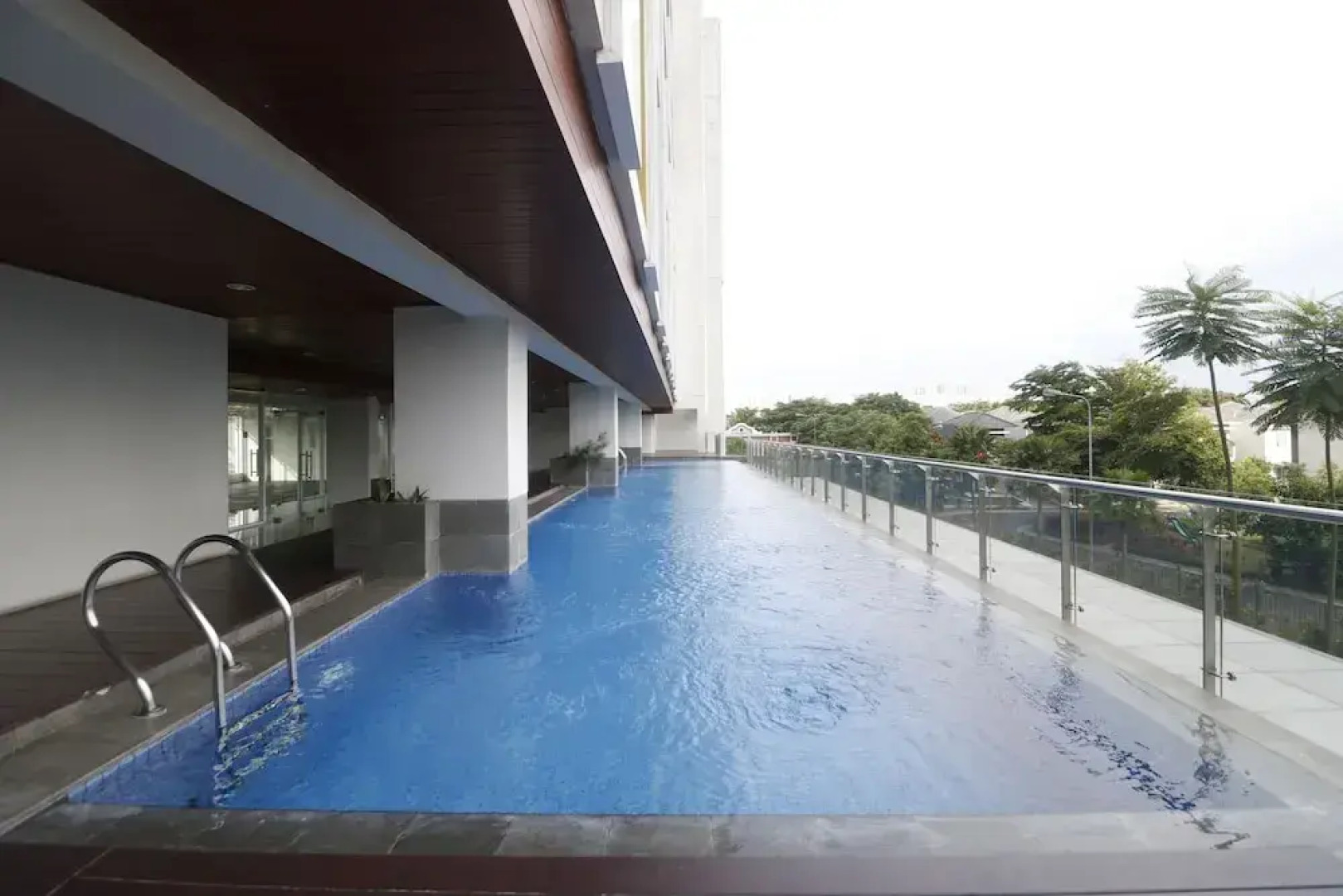 RedDoorz Apartment near Summarecon Mall Serpong