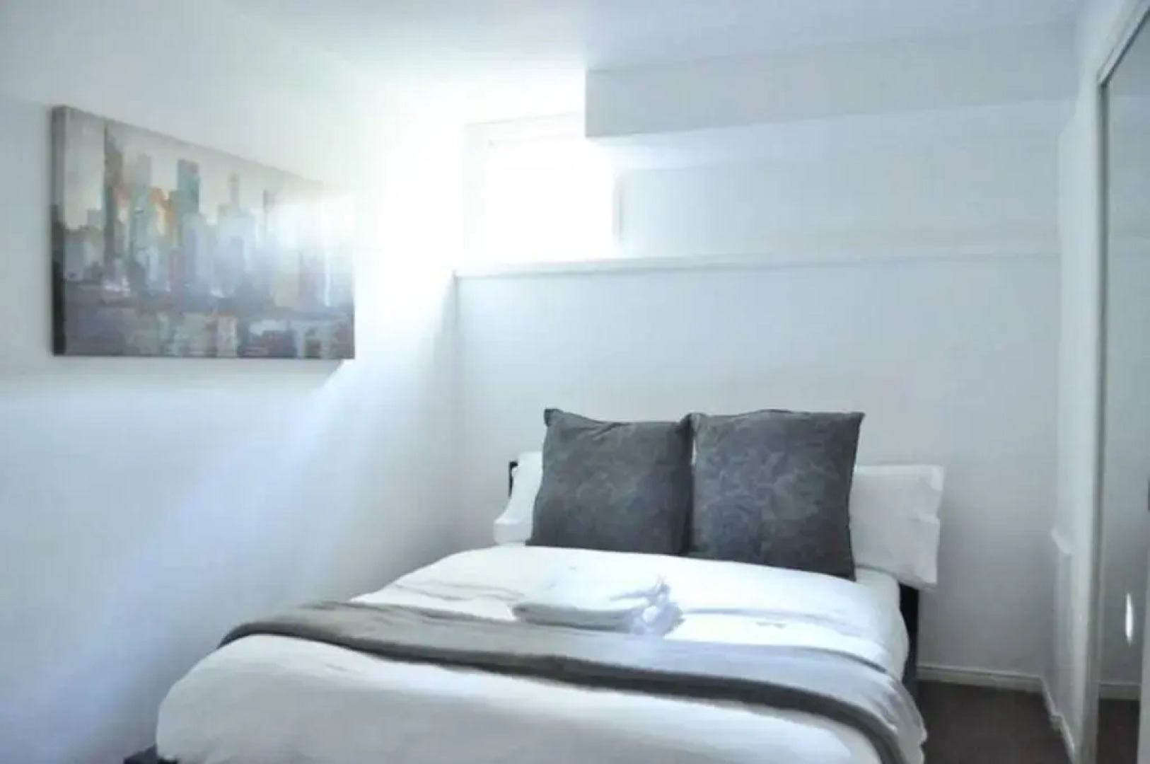 Cozy 1 BD Suite Centrally Located North Vancouver