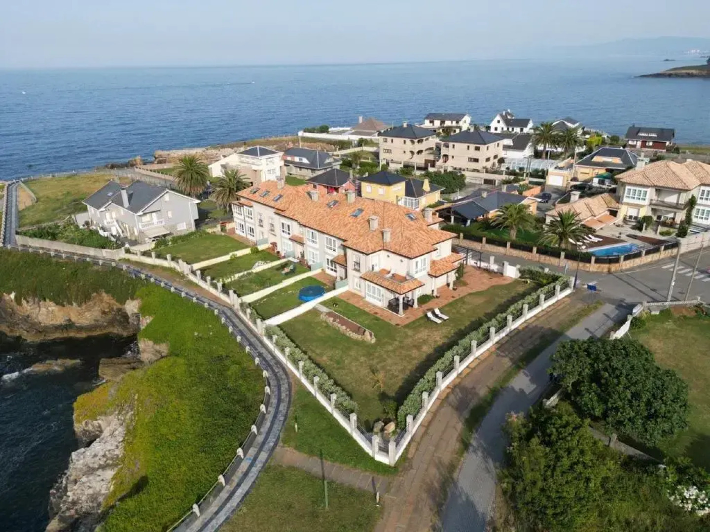 Chalet Pareado con Jardin en 1ª Linea de Mar