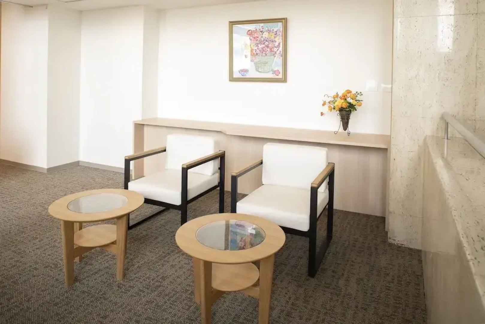 PLAZA EAST CABIN - Caters to men